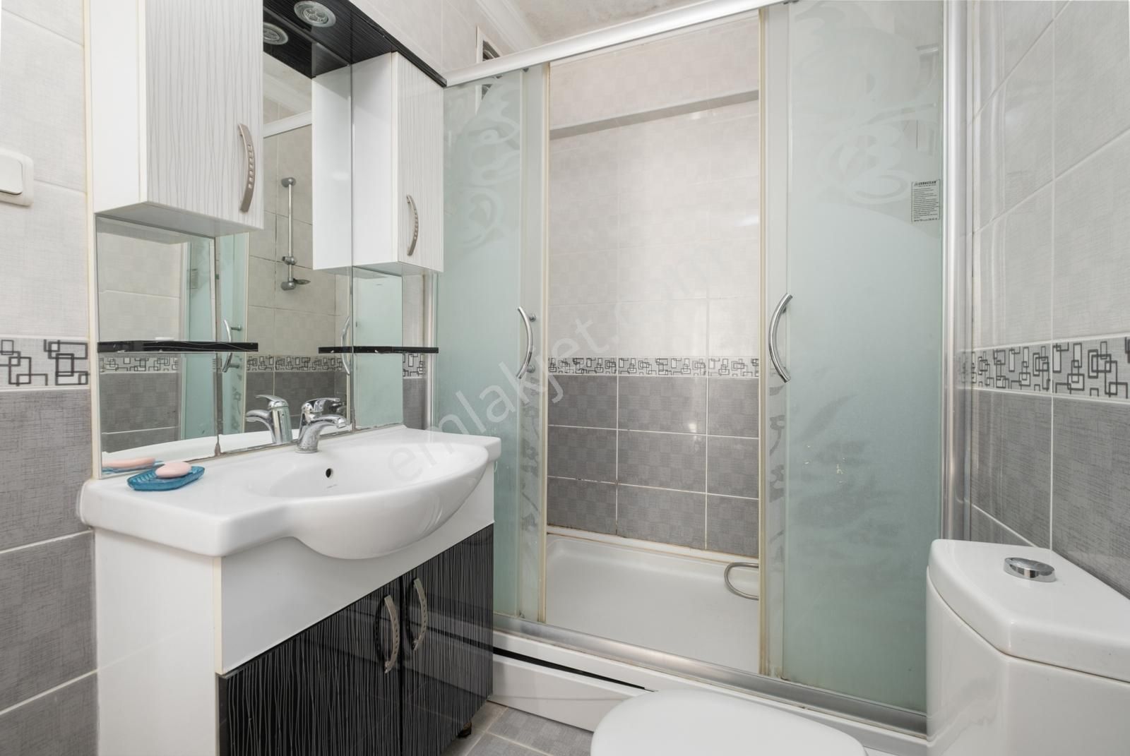 Remaxadvantage'den 23 Nısanda ,geniş 4+1 Havuzlu Daire - Görsel 2