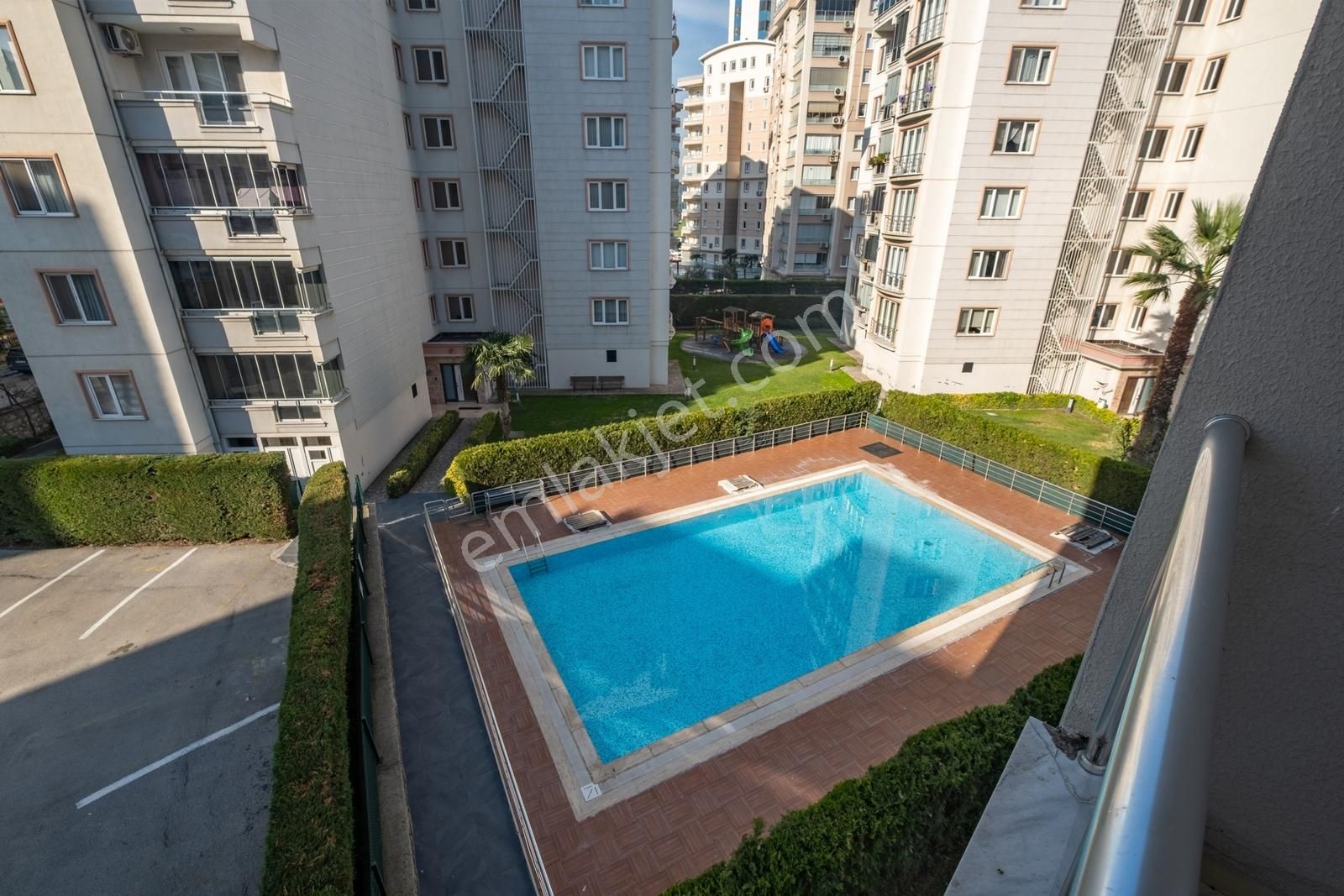 Remaxadvantage'den 23 Nısanda ,geniş 4+1 Havuzlu Daire