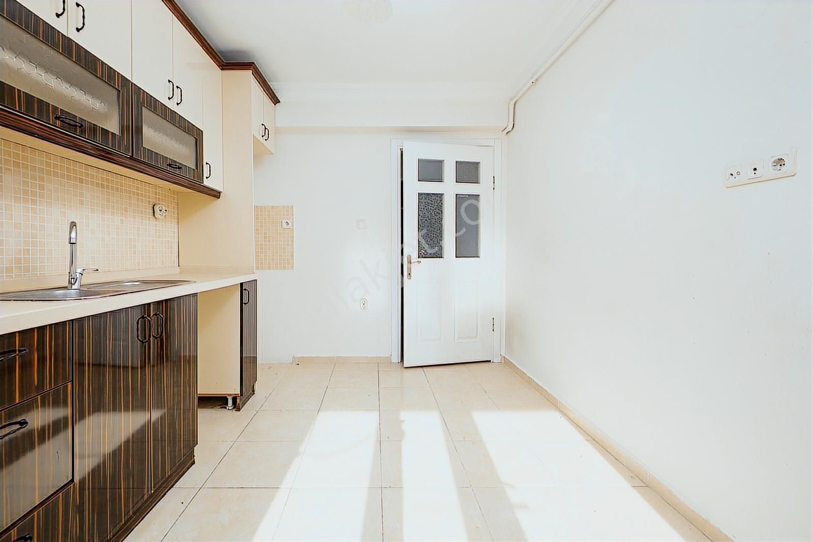 Remaxadvantage'den 23 Nısanda ,geniş 4+1 Havuzlu Daire - Görsel 35