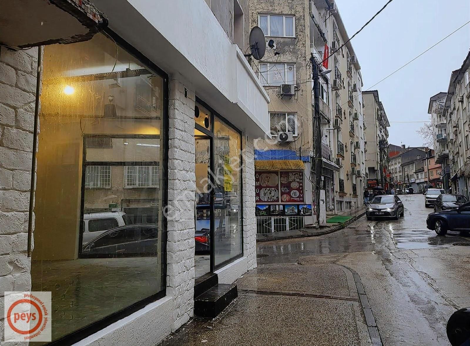 Şehrin Merkezinde Ana Caddesi Üzerinde Köşe Mağaza - Görsel 12