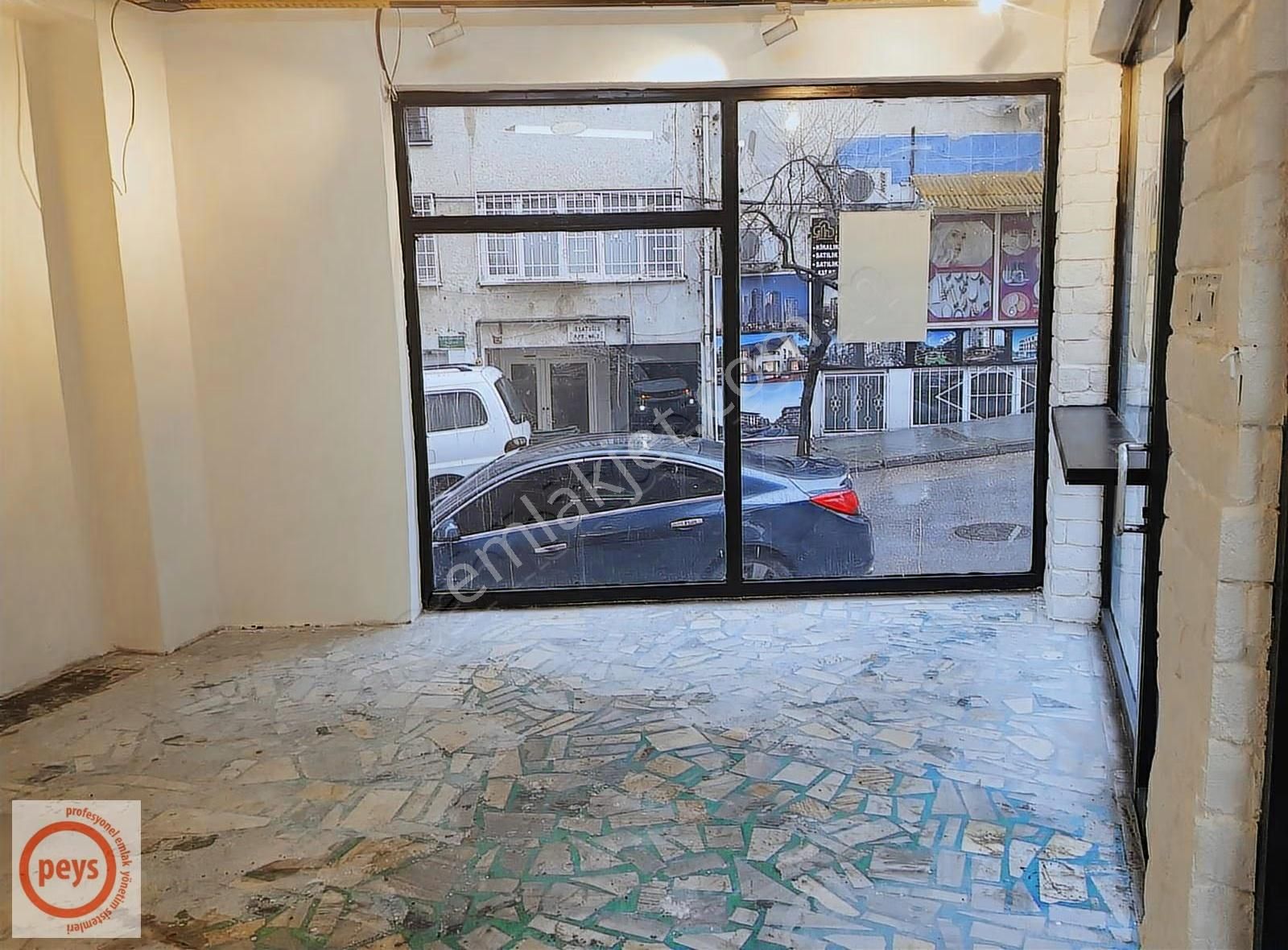 Şehrin Merkezinde Ana Caddesi Üzerinde Köşe Mağaza - Görsel 22