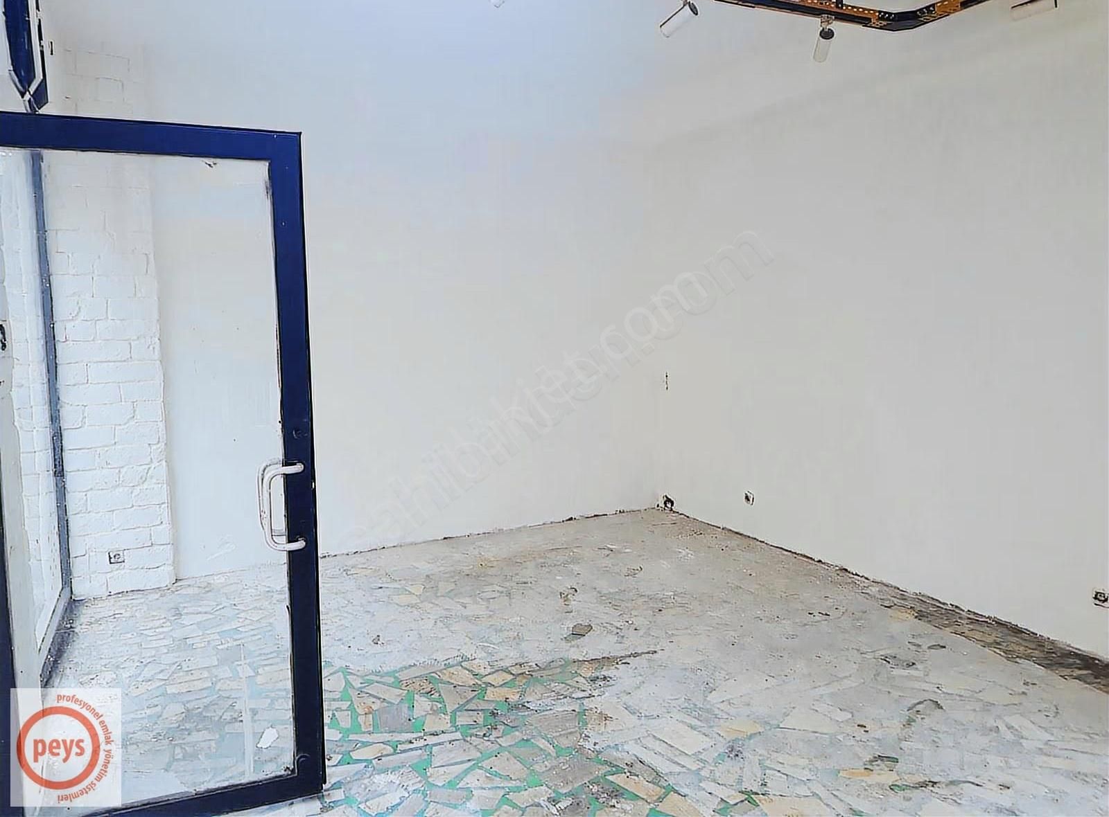 Şehrin Merkezinde Ana Caddesi Üzerinde Köşe Mağaza - Görsel 19