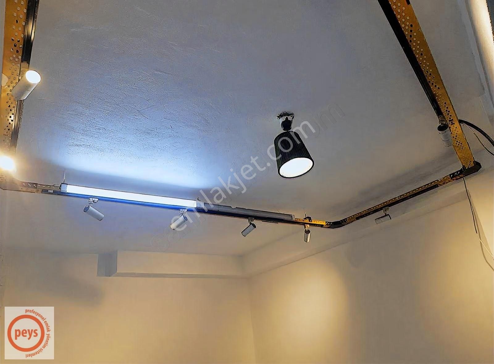 Şehrin Merkezinde Ana Caddesi Üzerinde Köşe Mağaza - Görsel 11