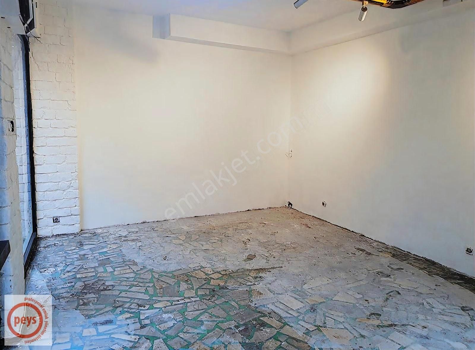 Şehrin Merkezinde Ana Caddesi Üzerinde Köşe Mağaza - Görsel 8