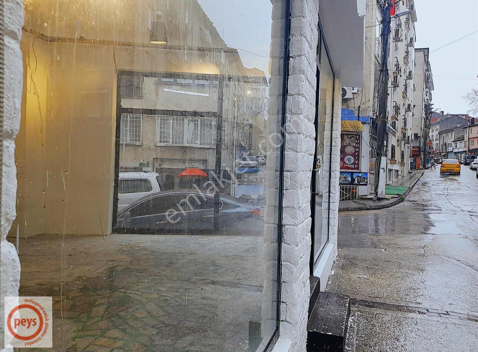 Şehrin Merkezinde Ana Caddesi Üzerinde Köşe Mağaza - Görsel 25