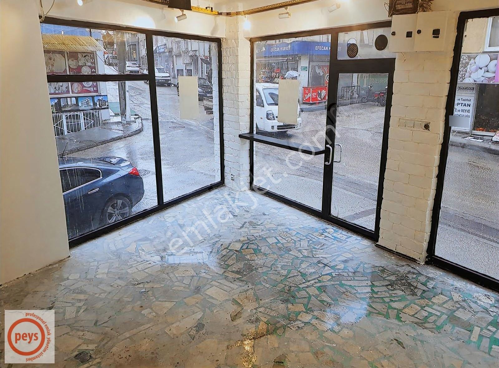 Şehrin Merkezinde Ana Caddesi Üzerinde Köşe Mağaza - Görsel 26