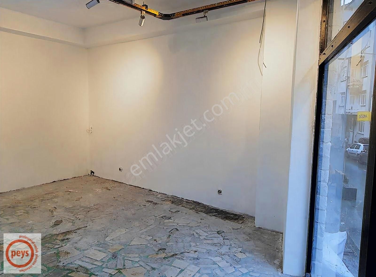 Şehrin Merkezinde Ana Caddesi Üzerinde Köşe Mağaza - Görsel 5