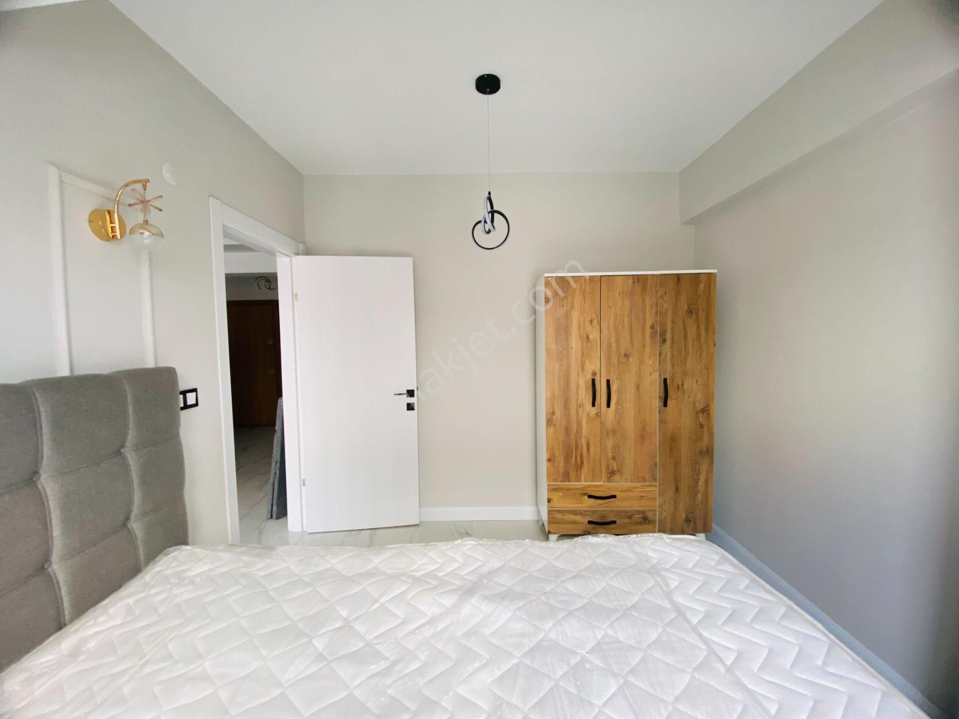 Güven'den Kapaklıda Okullar Bölgesinde Eşyalı Ön Cephe 1+1 Daire - Görsel 14