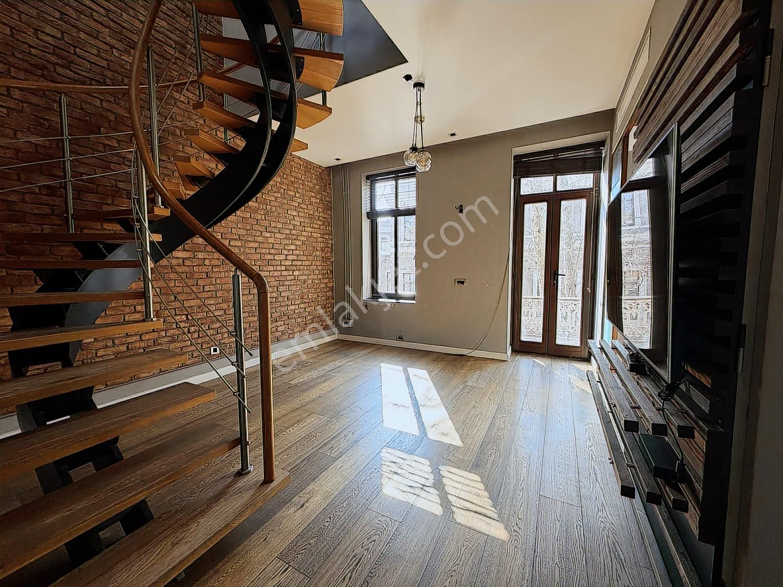 Akaretler Sıraevler Geniş Teraslı 1.5+1 Daire