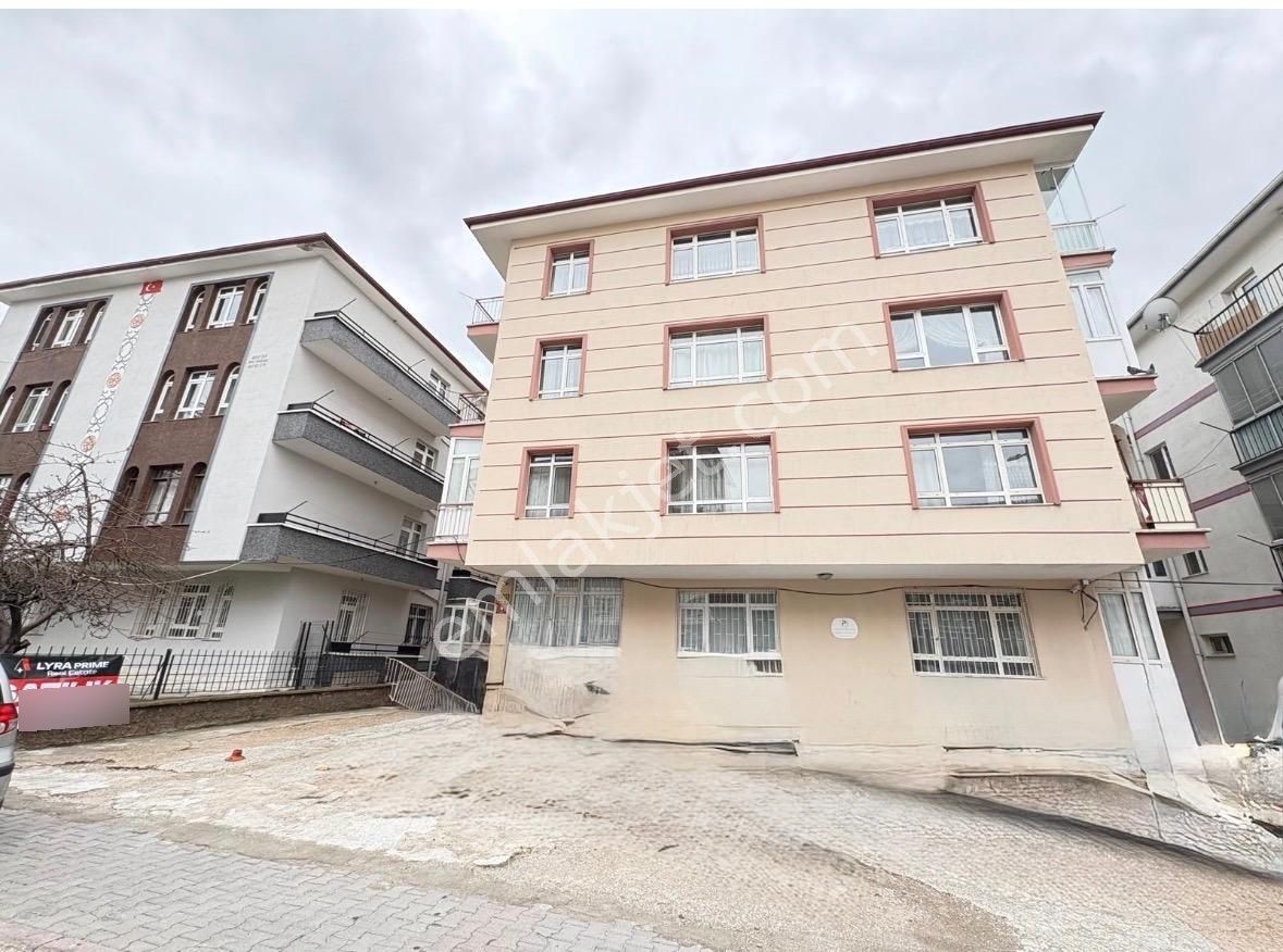 Abidinpaşa Ahmet Hızal İlköğretimin Karşısında Satılık 3+1