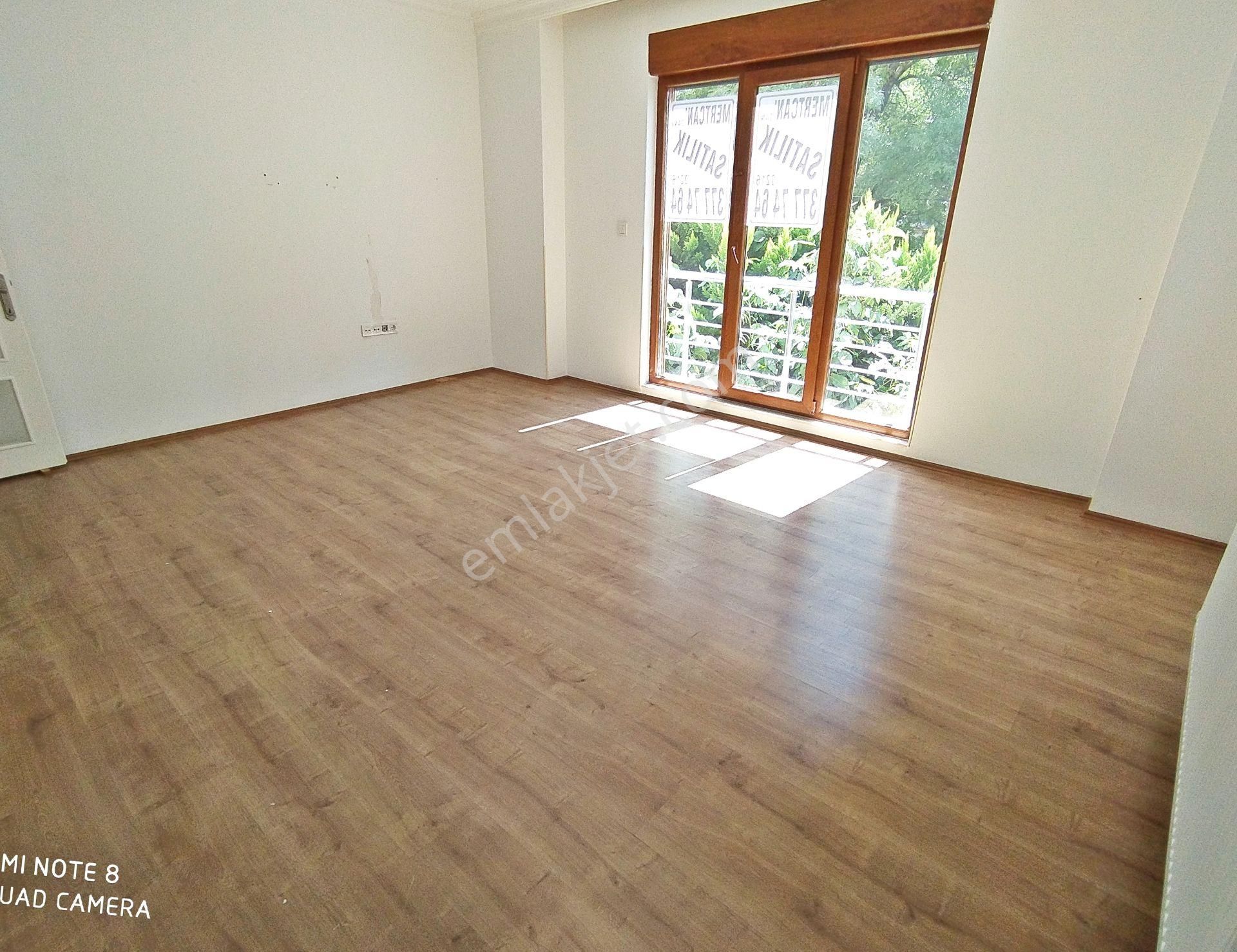 Mertcan Dan Yakacık Meydana Yürüme Kredi Limitsiz 3+1 İskanlı - Balkonlu - Görsel 3