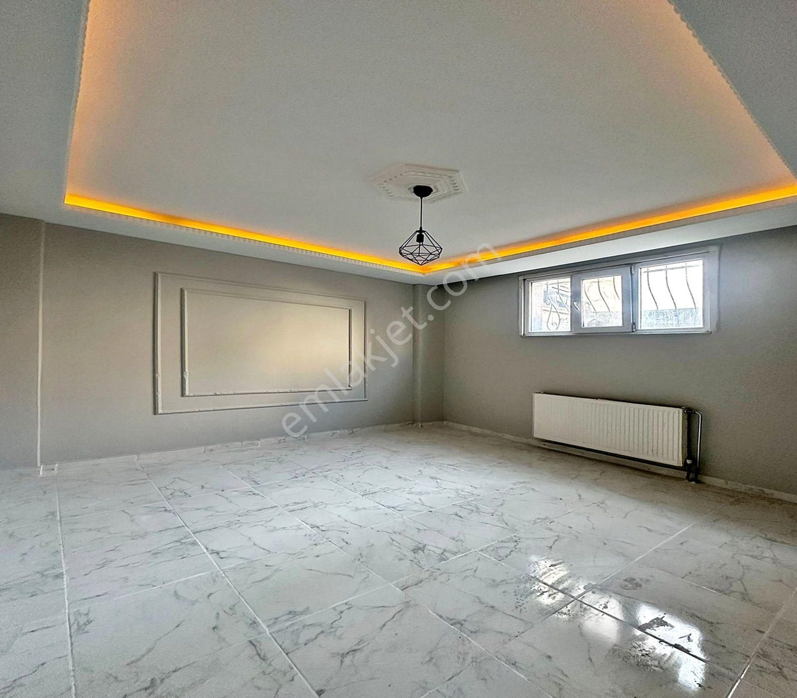 Üçevler Mahallesinde Meydana Yakın 3+1 Bahçeli Bahçe Katı