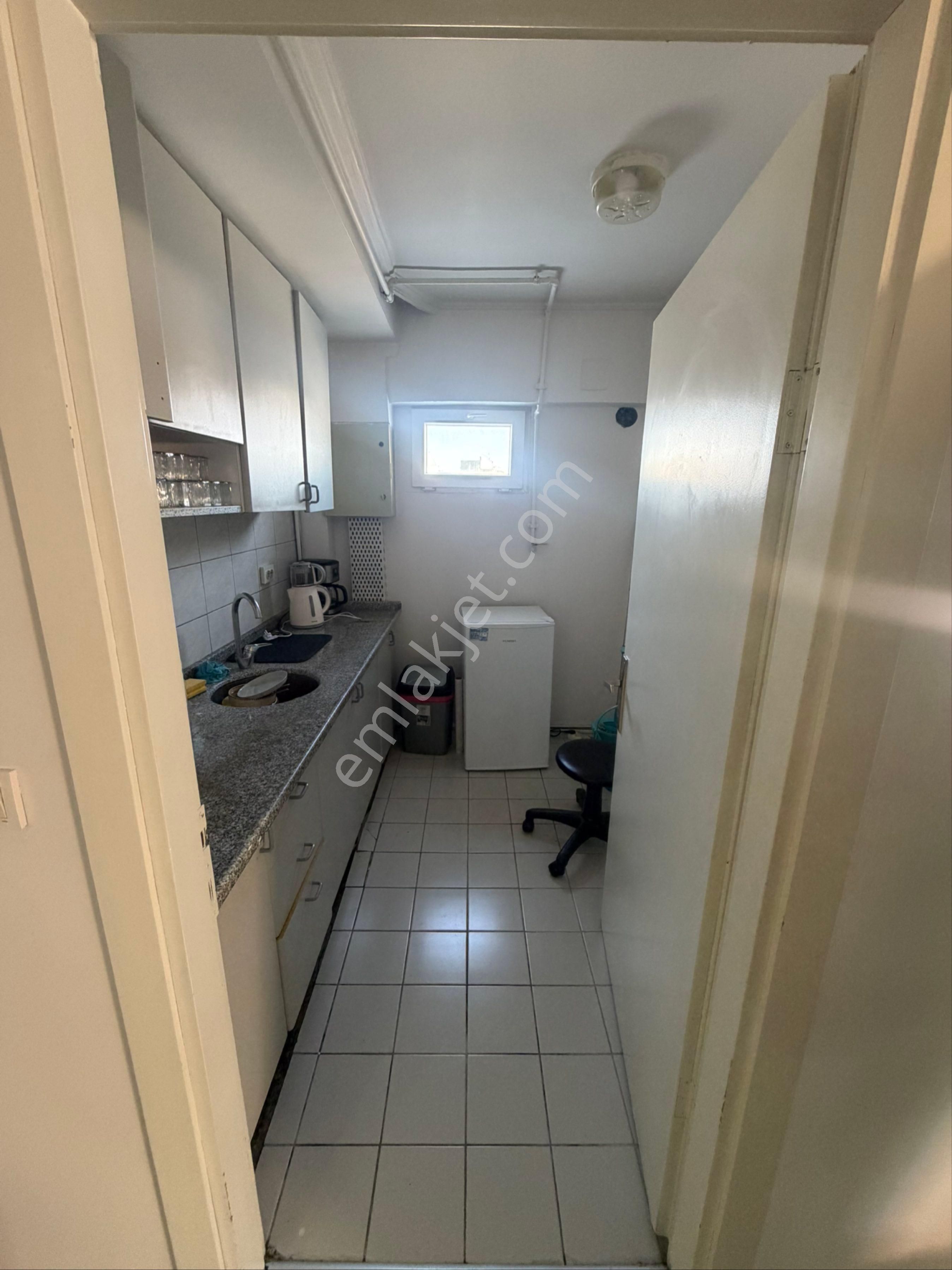 Kadıköy Mühürdar Cd Üzerinde Tabela Değeri Yüksek Aydınlık Manzaralı Asansörlü Ofis - Görsel 7