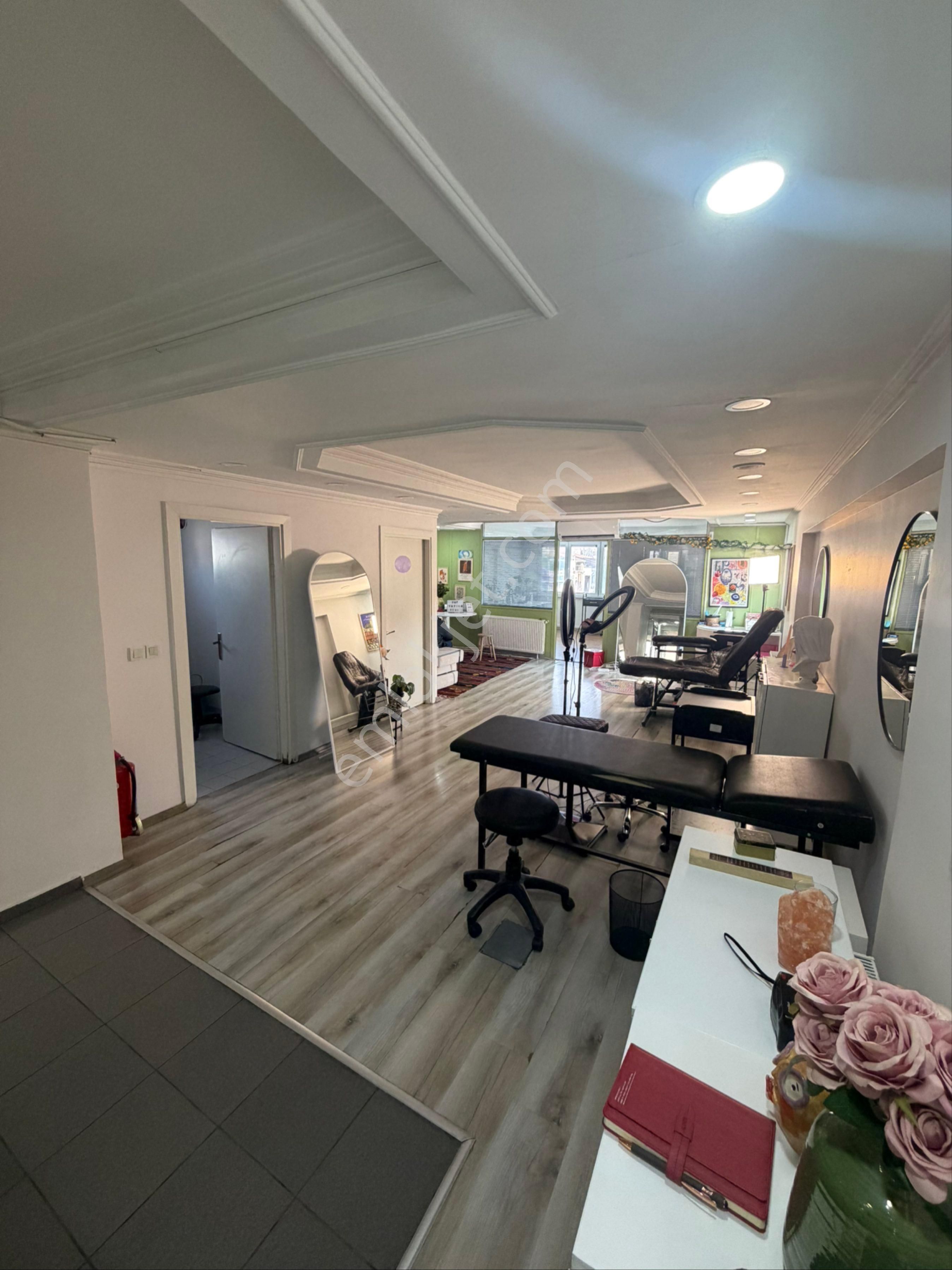 Kadıköy Mühürdar Cd Üzerinde Tabela Değeri Yüksek Aydınlık Manzaralı Asansörlü Ofis - Görsel 24