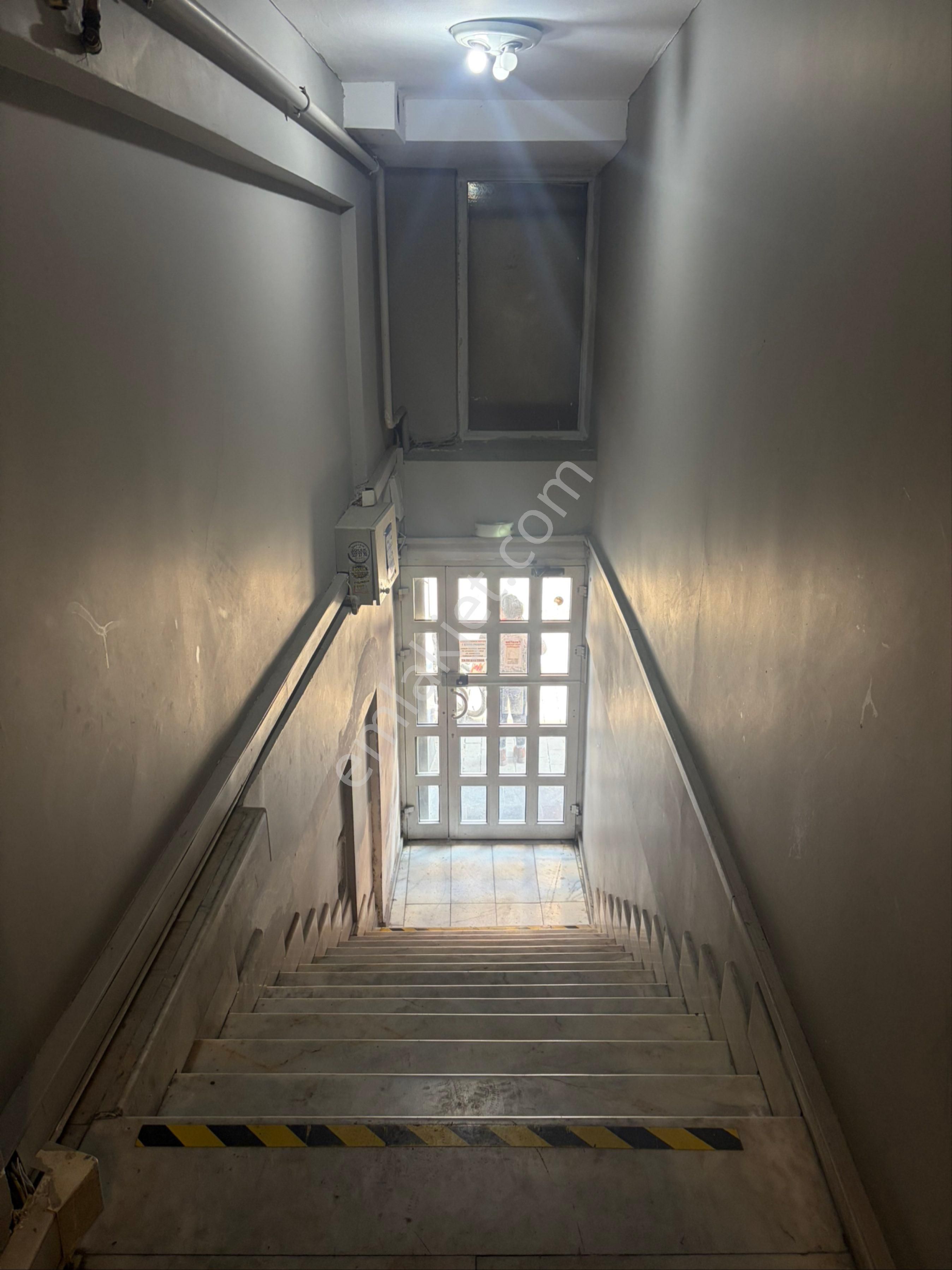 Kadıköy Mühürdar Cd Üzerinde Tabela Değeri Yüksek Aydınlık Manzaralı Asansörlü Ofis - Görsel 2