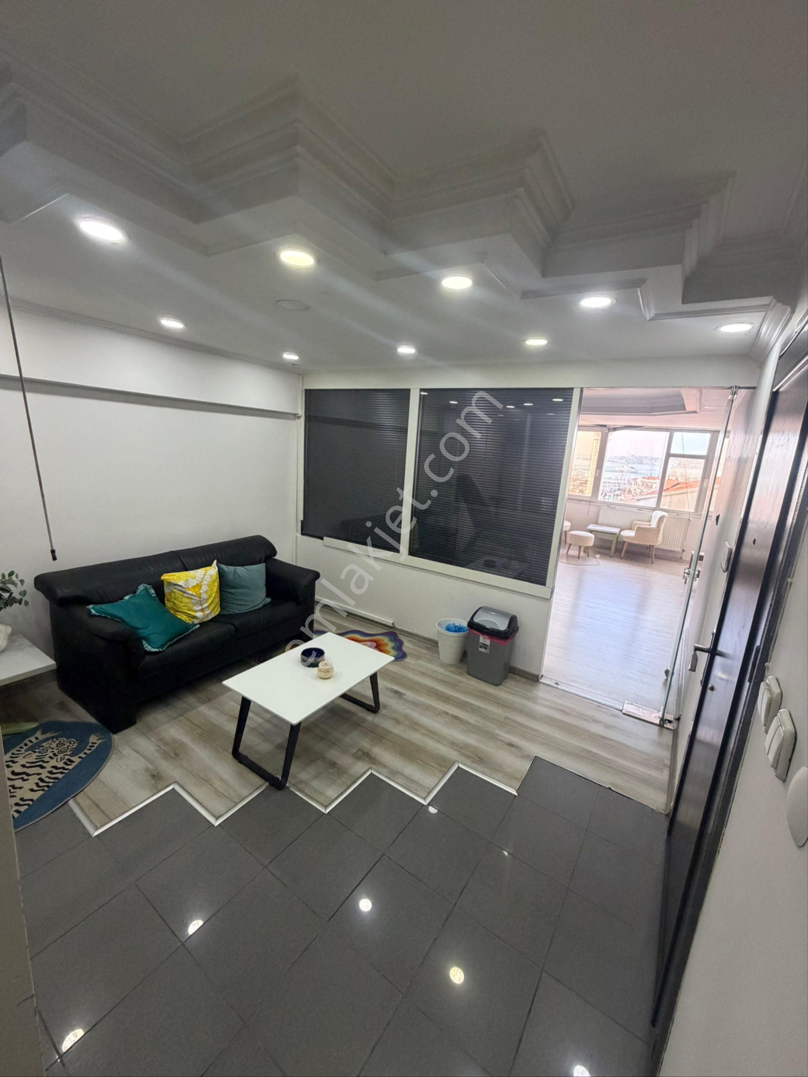 Kadıköy Mühürdar Cd Üzerinde Tabela Değeri Yüksek Aydınlık Manzaralı Asansörlü Ofis - Görsel 8