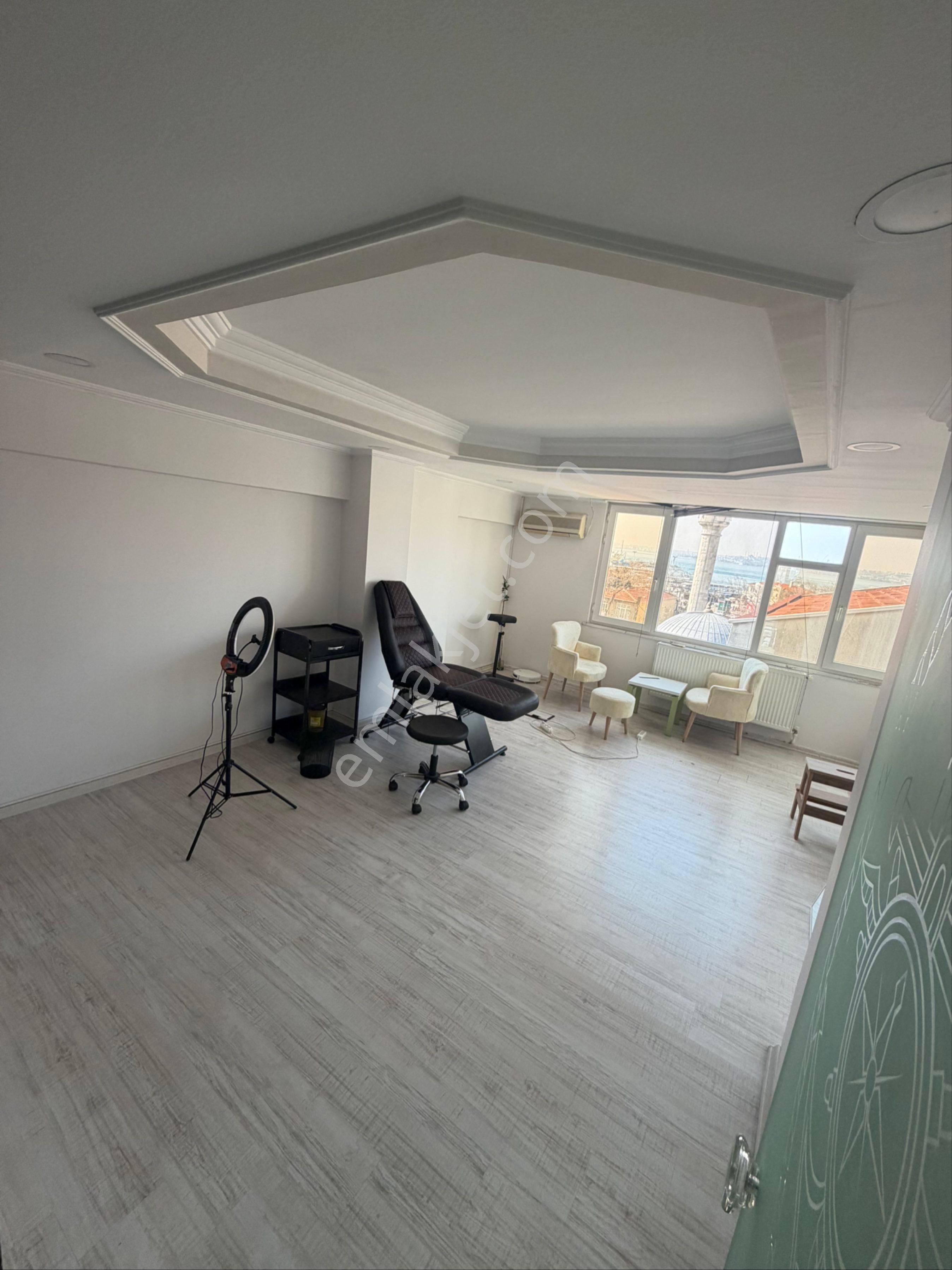 Kadıköy Mühürdar Cd Üzerinde Tabela Değeri Yüksek Aydınlık Manzaralı Asansörlü Ofis - Görsel 9