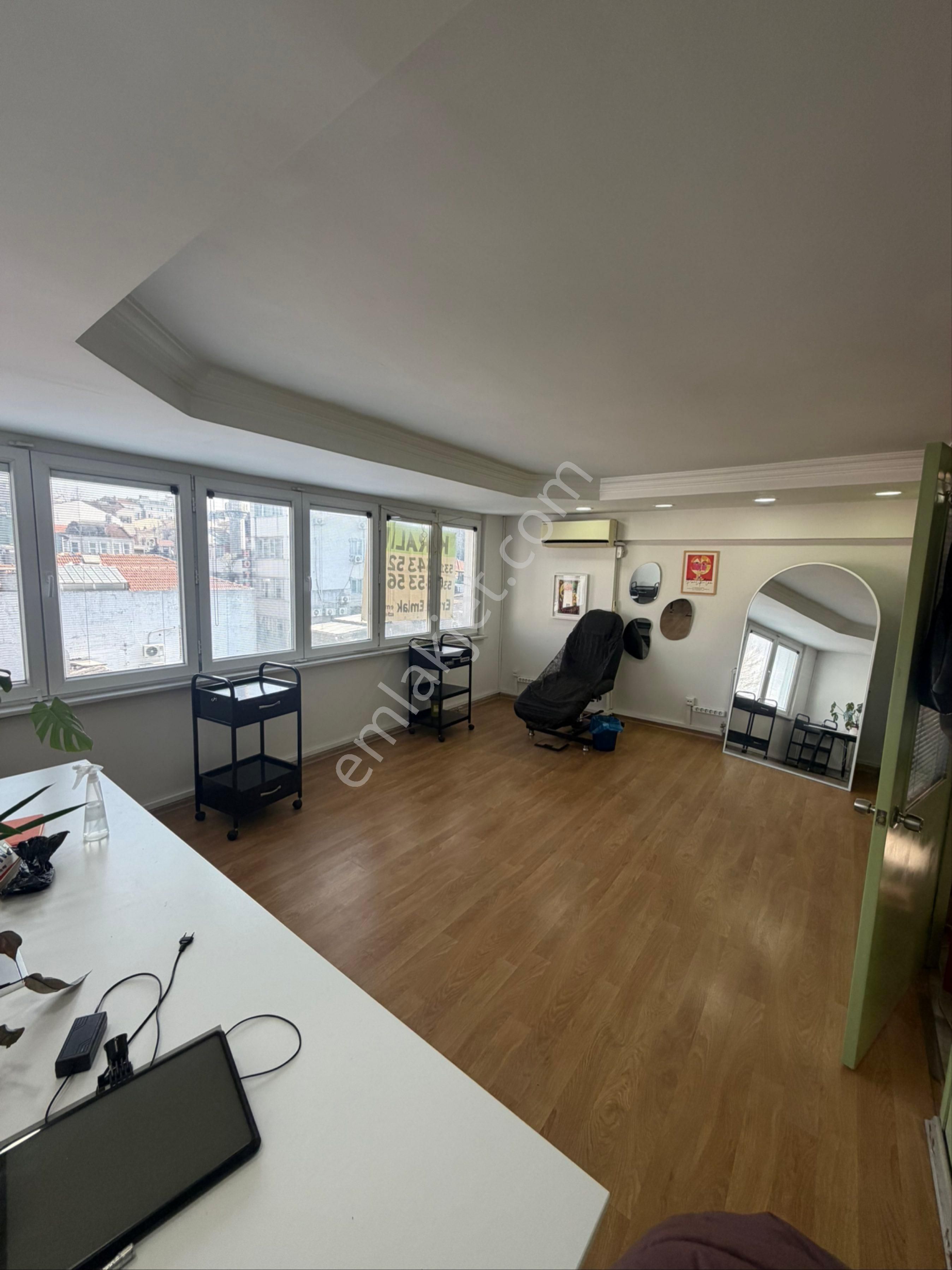 Kadıköy Mühürdar Cd Üzerinde Tabela Değeri Yüksek Aydınlık Manzaralı Asansörlü Ofis - Görsel 5