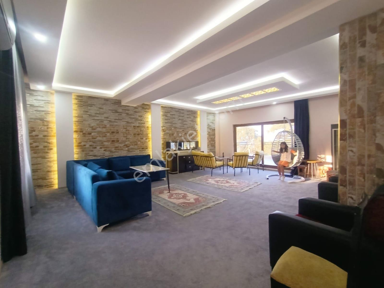 Konyaaltı Manzarası İle Kiralık Villa 5+1 ./