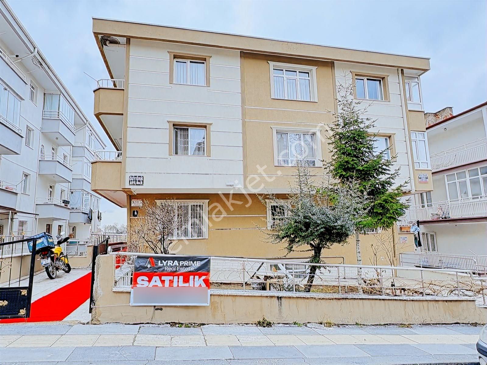 Akdere 373.cad Merkezi Konumda Satılık 3+1 Daire