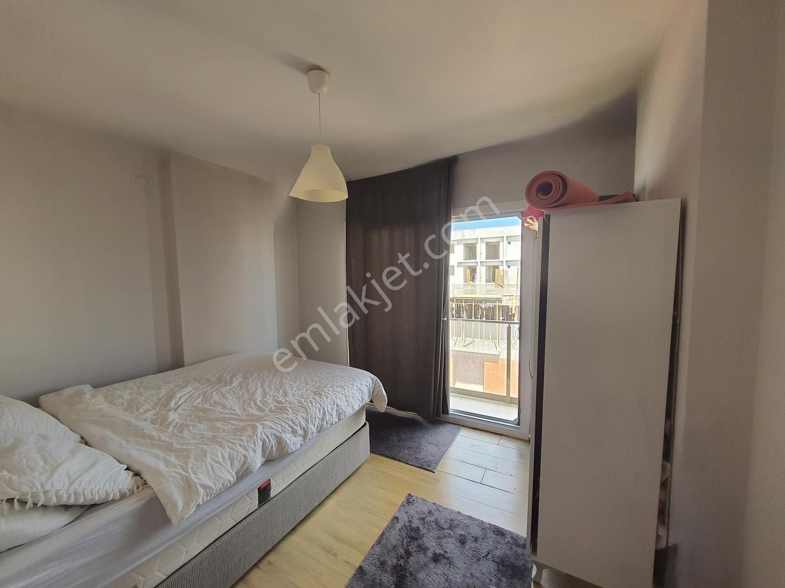 Menemen Seyrek'te Havuzlu Sitede Kiralık 1+1 Eşyalı Daire - Görsel 3