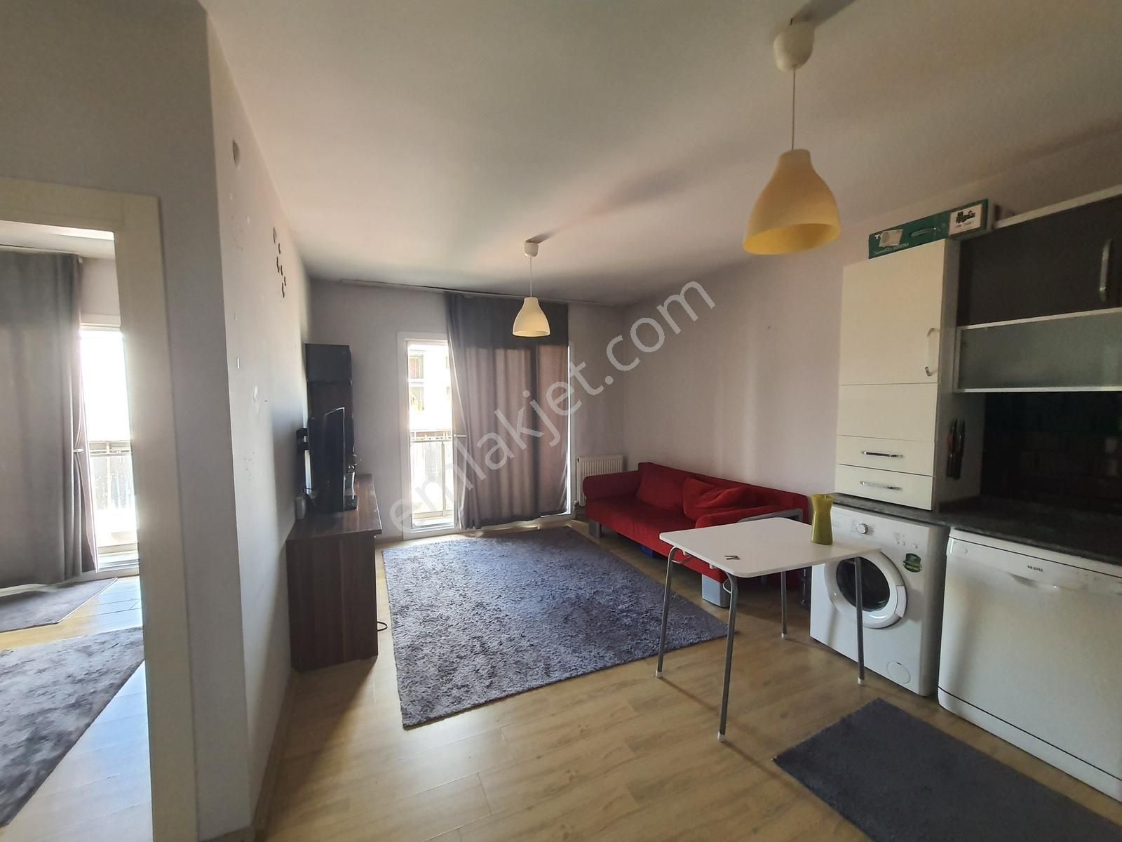 Menemen Seyrek'te Havuzlu Sitede Kiralık 1+1 Eşyalı Daire