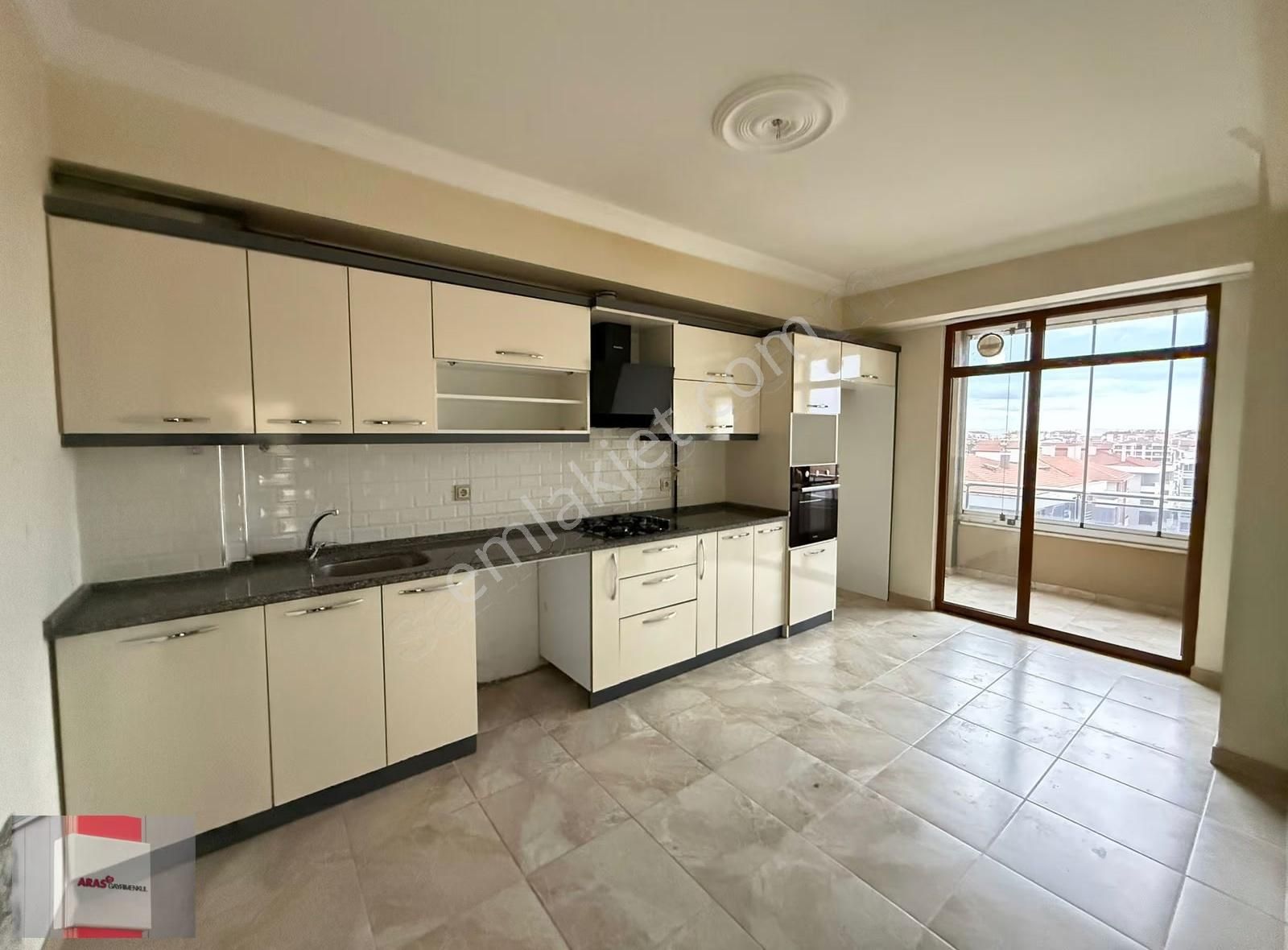 Erenler Mahallesinde Site İçi 3+1 Bakımlı Geniş Kiralık Daire - Görsel 20