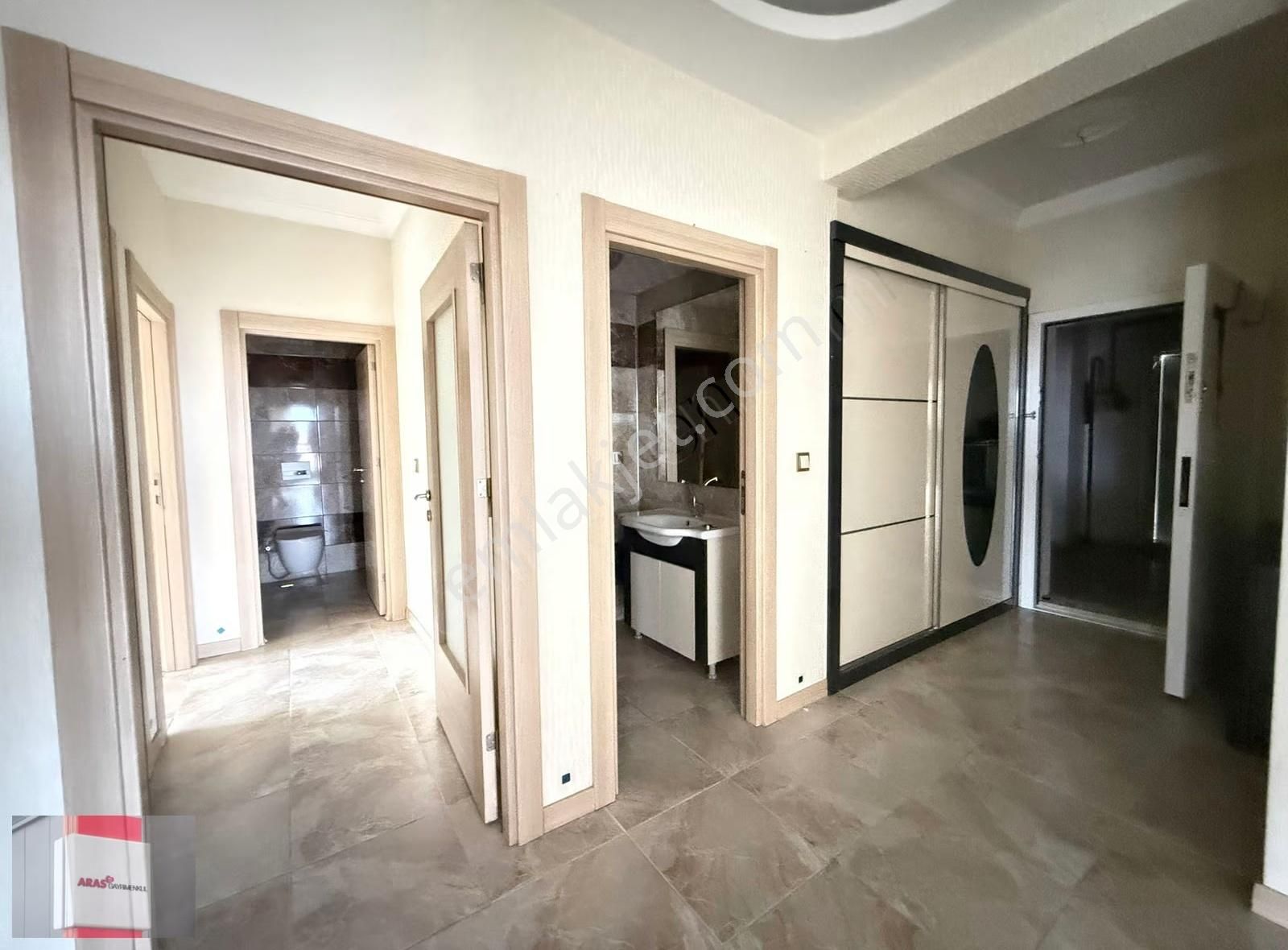 Erenler Mahallesinde Site İçi 3+1 Bakımlı Geniş Kiralık Daire - Görsel 24