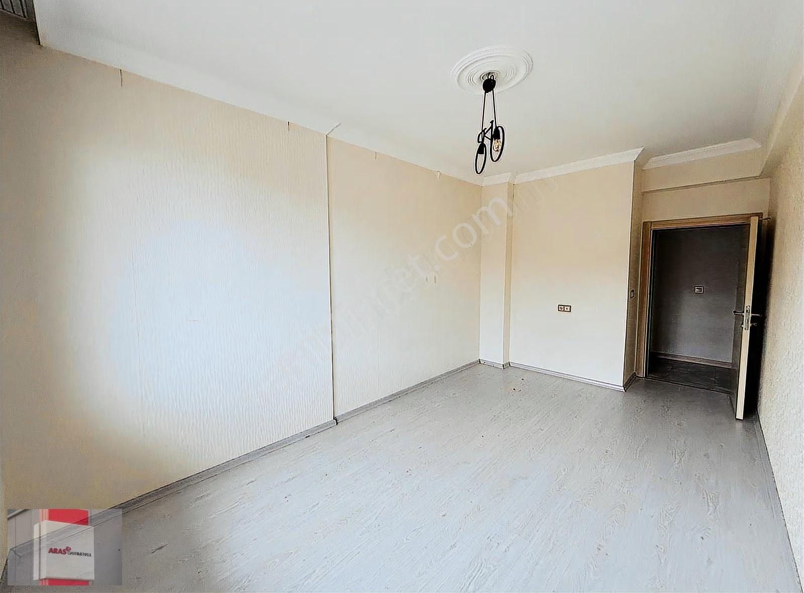 Erenler Mahallesinde Site İçi 3+1 Bakımlı Geniş Kiralık Daire - Görsel 17