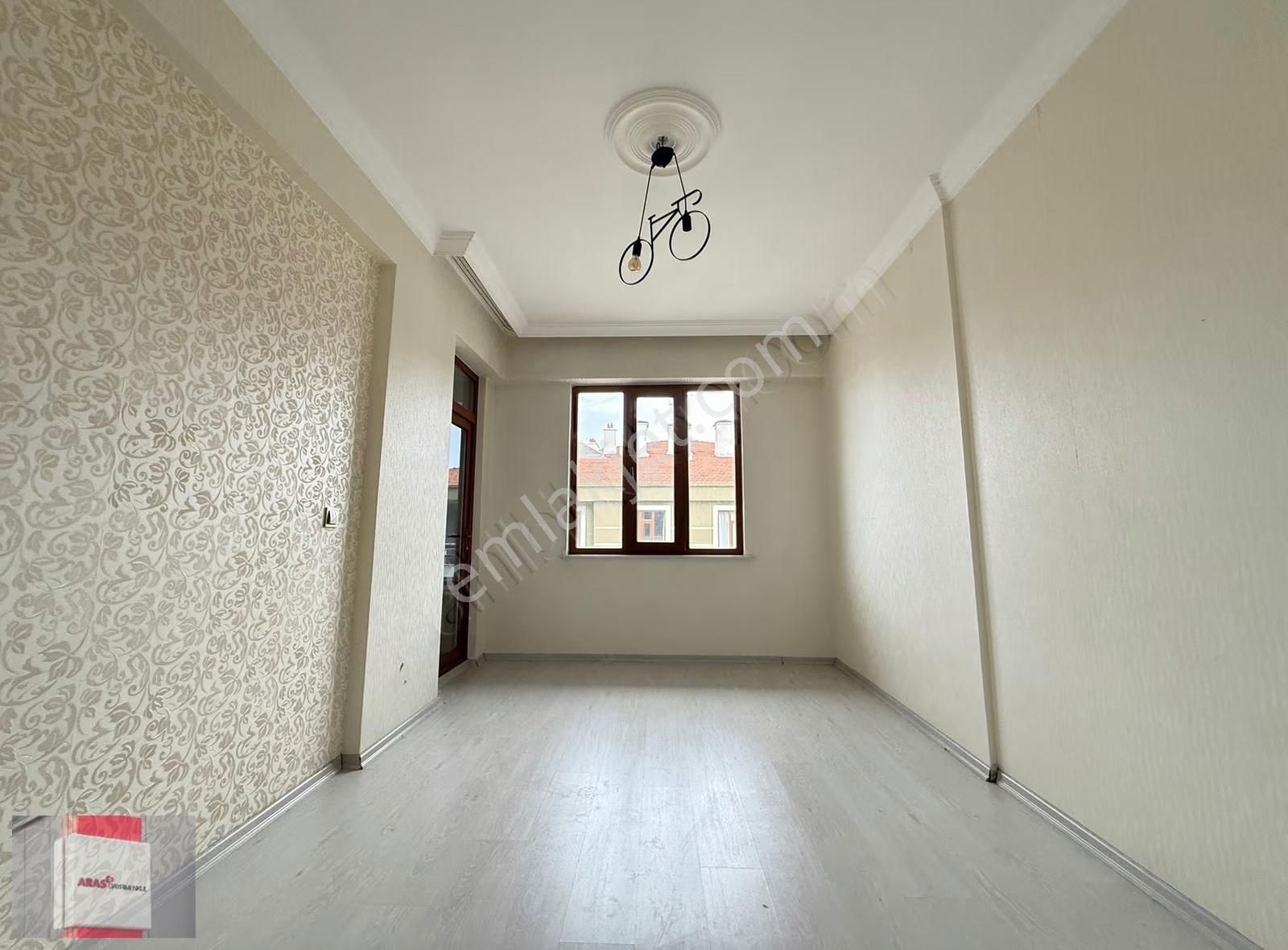 Erenler Mahallesinde Site İçi 3+1 Bakımlı Geniş Kiralık Daire - Görsel 13