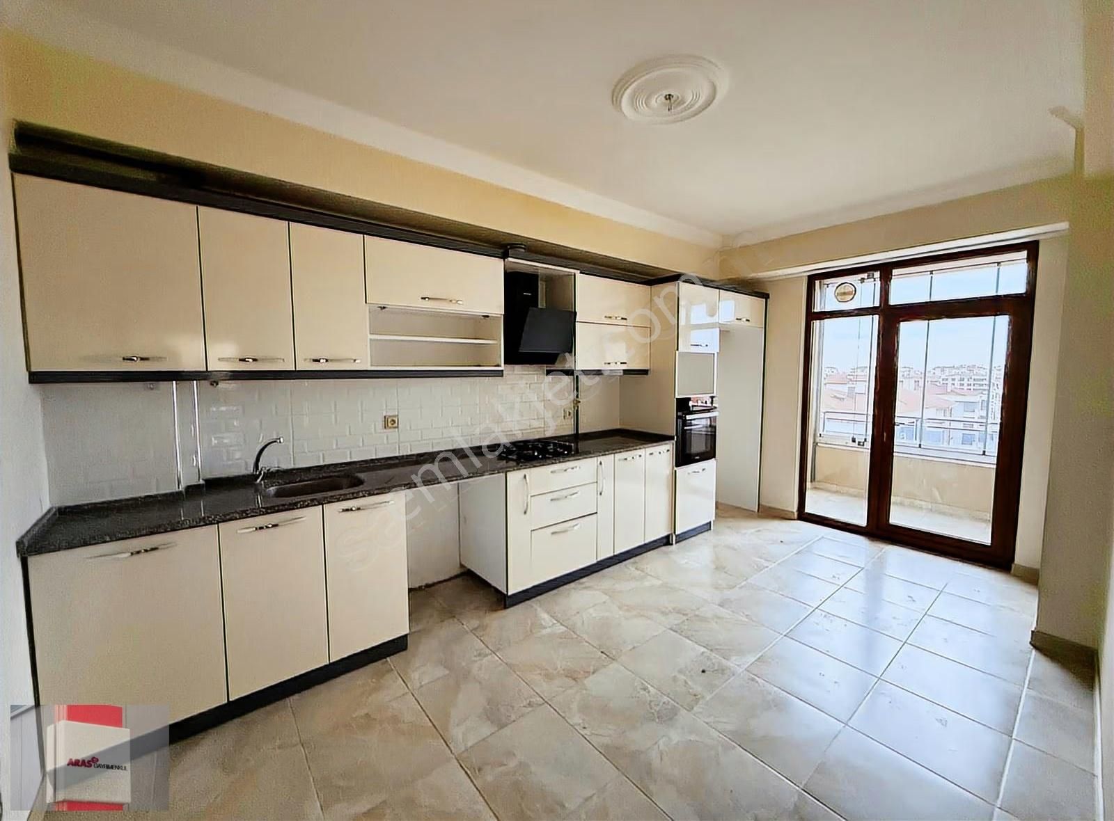 Erenler Mahallesinde Site İçi 3+1 Bakımlı Geniş Kiralık Daire - Görsel 33