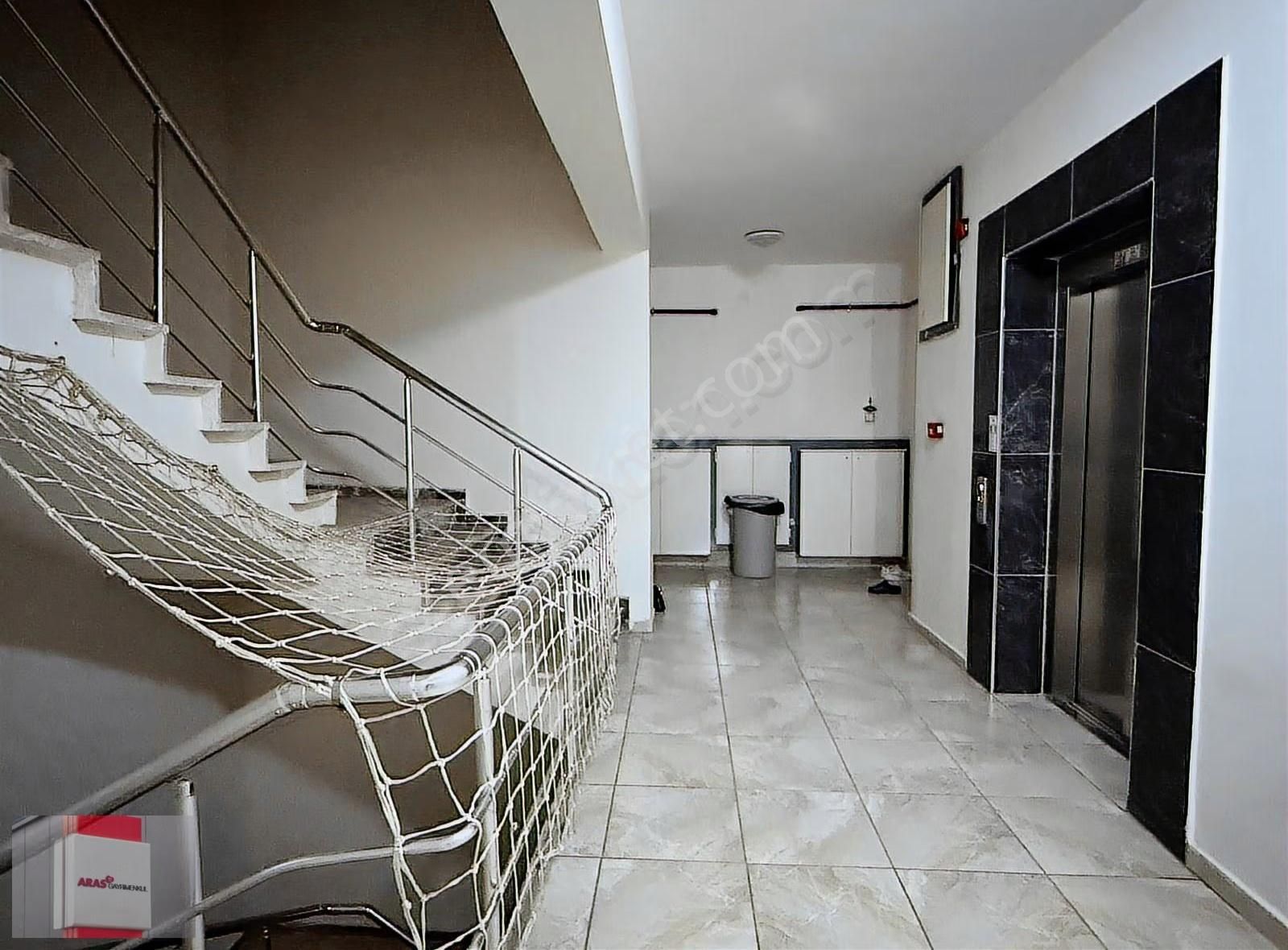 Erenler Mahallesinde Site İçi 3+1 Bakımlı Geniş Kiralık Daire - Görsel 23