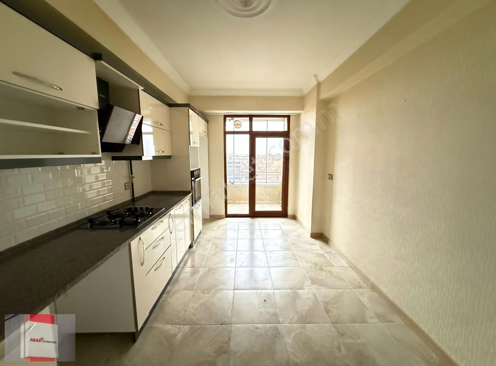 Erenler Mahallesinde Site İçi 3+1 Bakımlı Geniş Kiralık Daire - Görsel 21