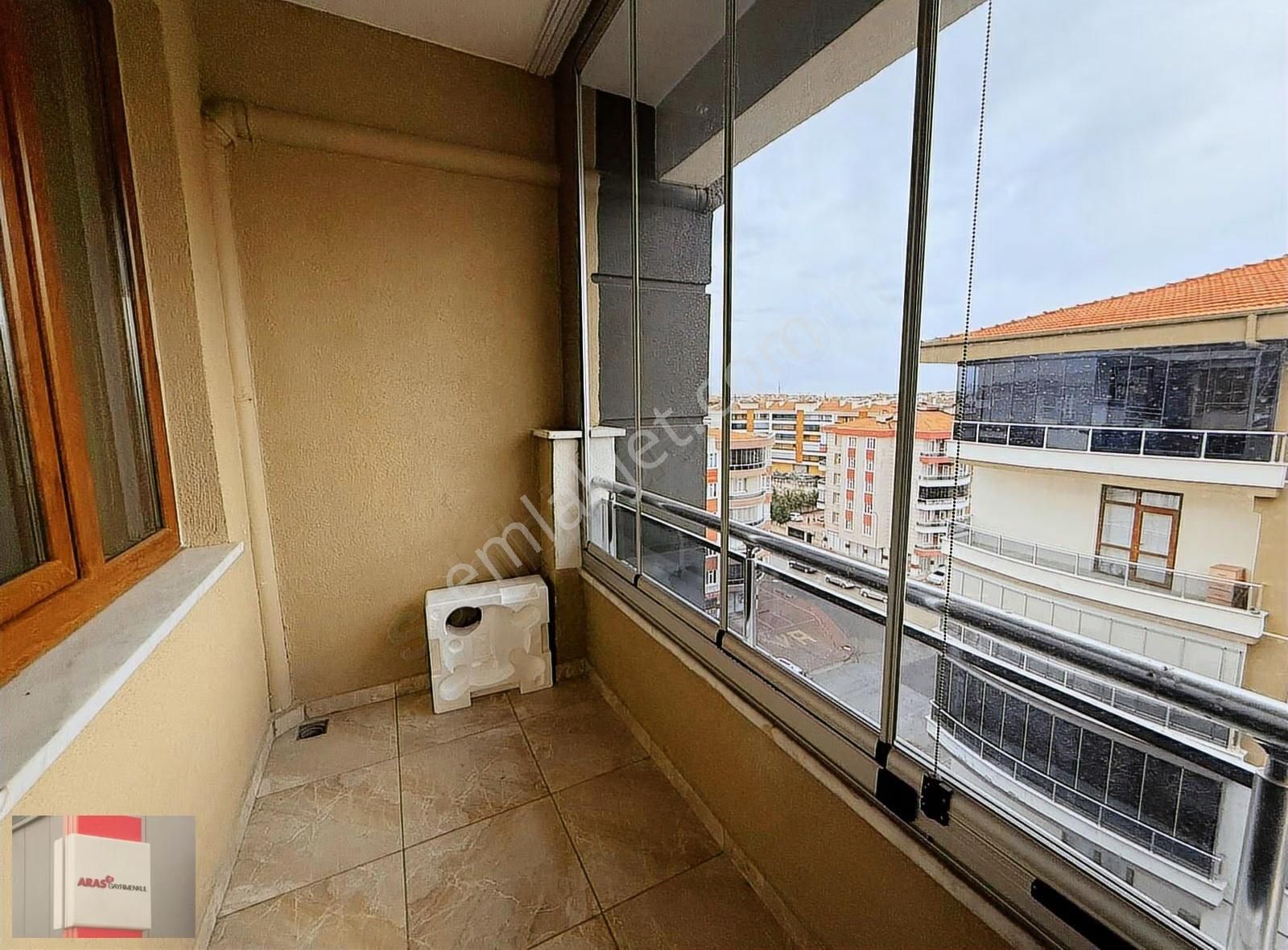 Erenler Mahallesinde Site İçi 3+1 Bakımlı Geniş Kiralık Daire - Görsel 3