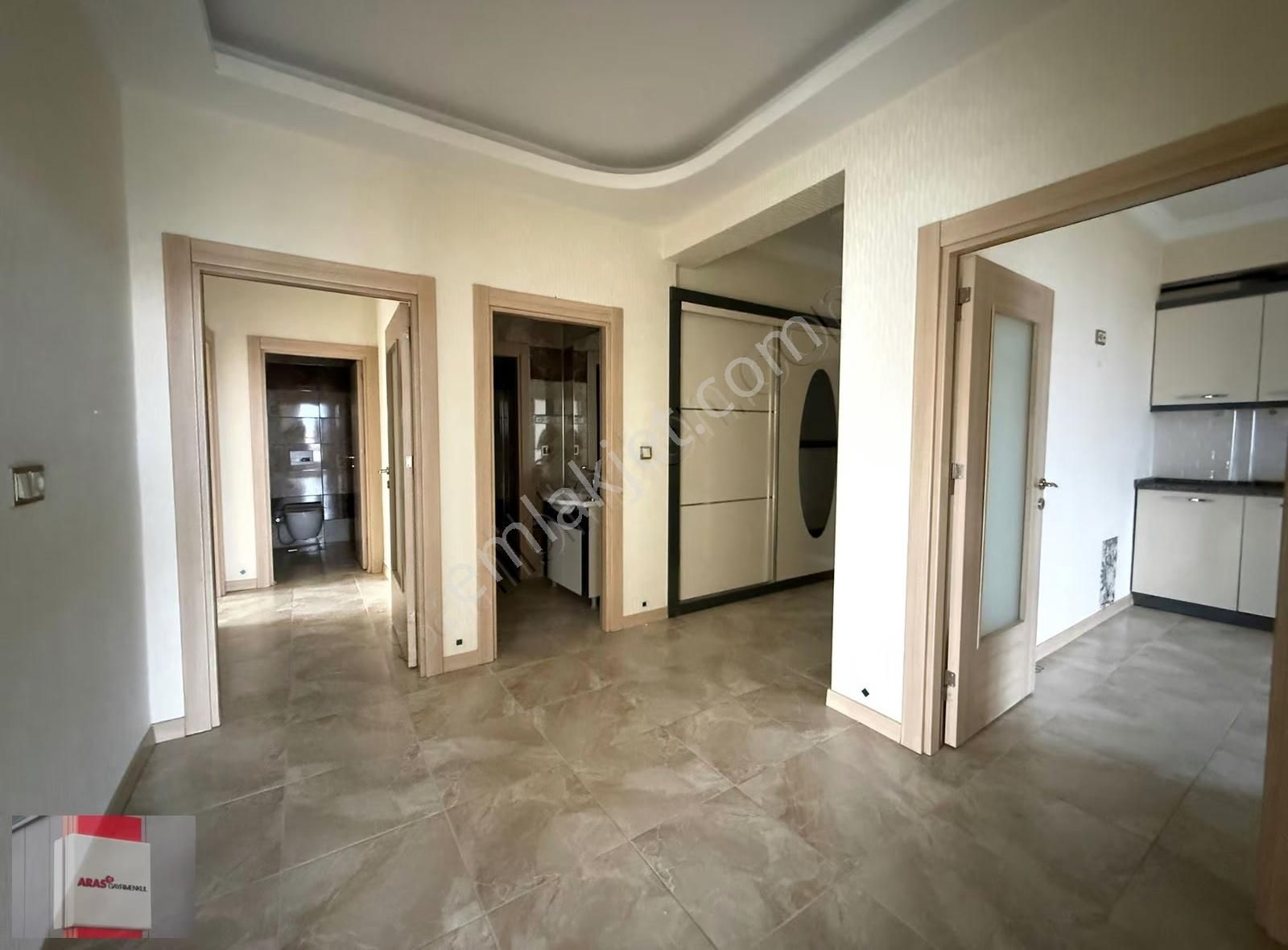 Erenler Mahallesinde Site İçi 3+1 Bakımlı Geniş Kiralık Daire - Görsel 16