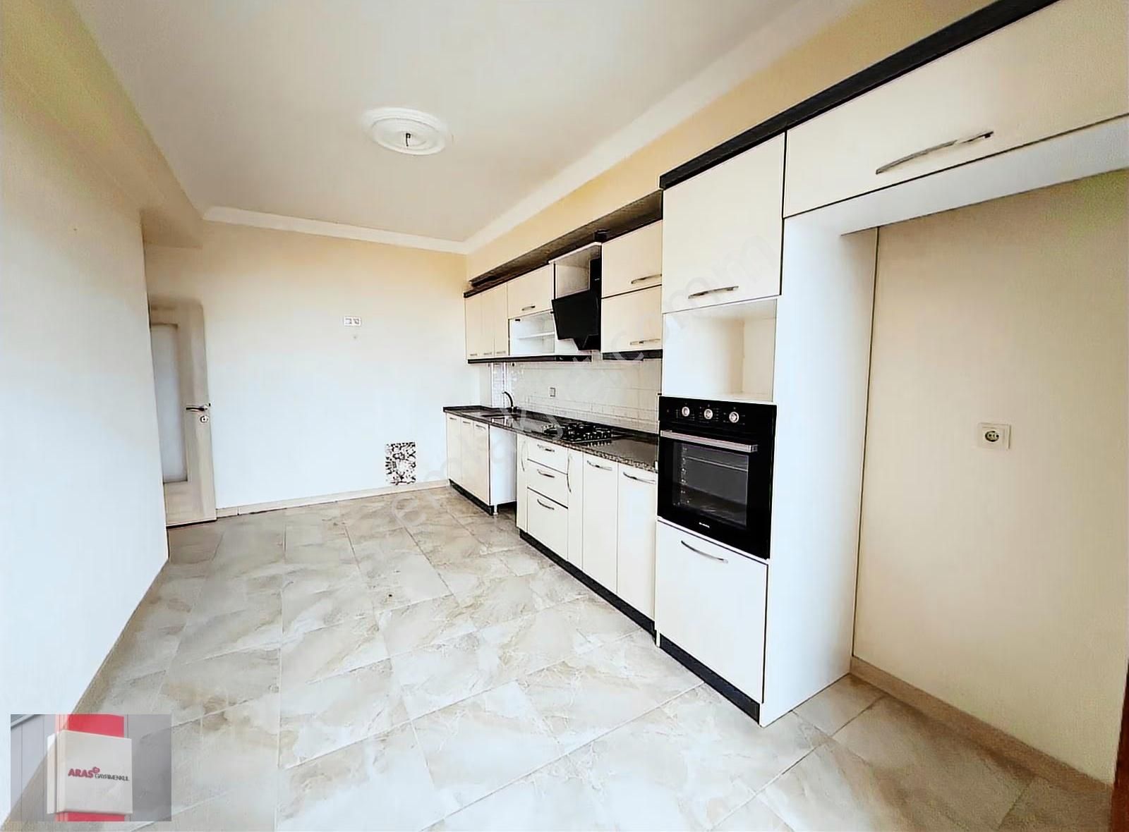 Erenler Mahallesinde Site İçi 3+1 Bakımlı Geniş Kiralık Daire - Görsel 28