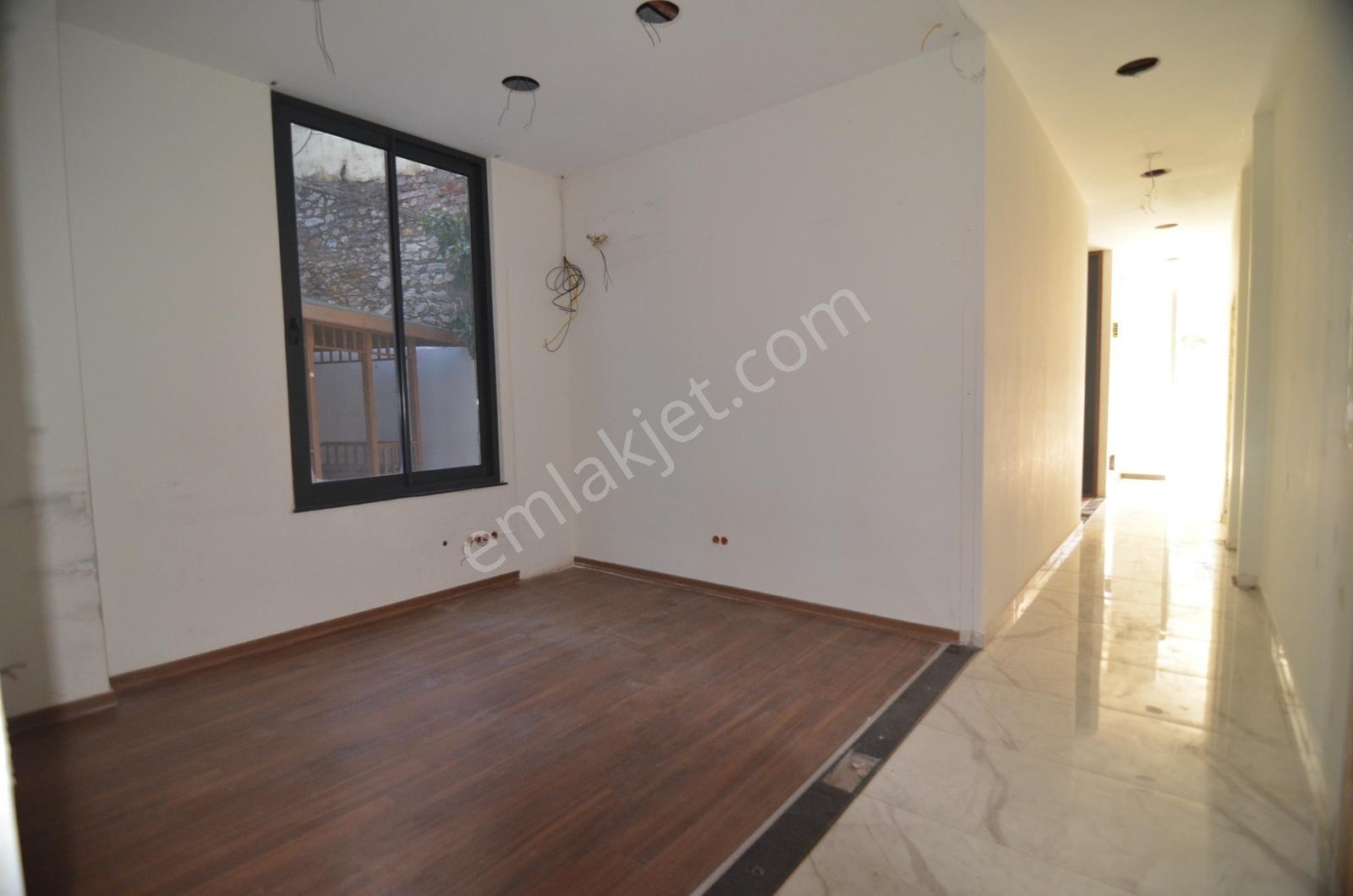 Alanya Atatürk Caddesinde 300m2 Kiralık Dükkan - Görsel 6
