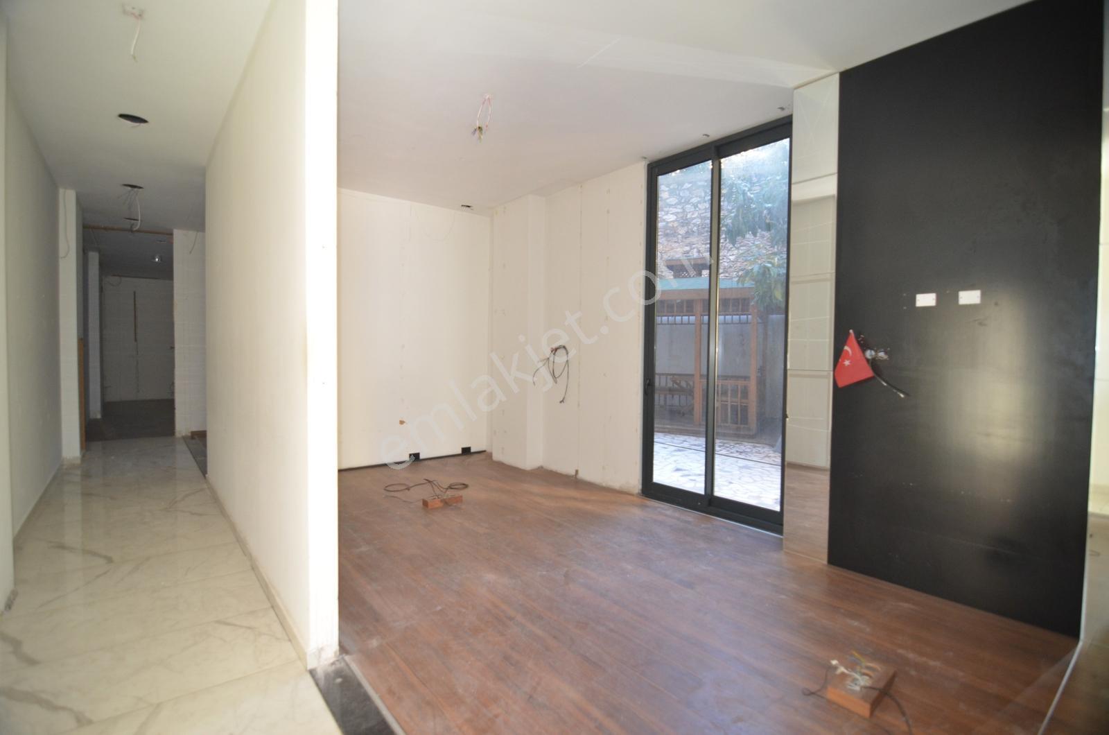Alanya Atatürk Caddesinde 300m2 Kiralık Dükkan - Görsel 11