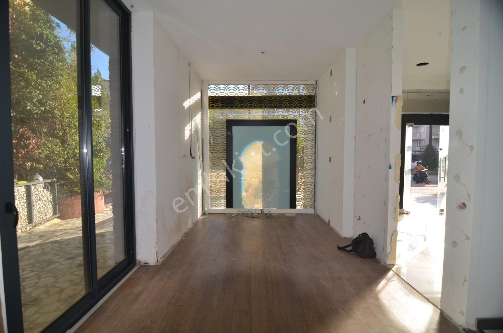 Alanya Atatürk Caddesinde 300m2 Kiralık Dükkan - Görsel 2