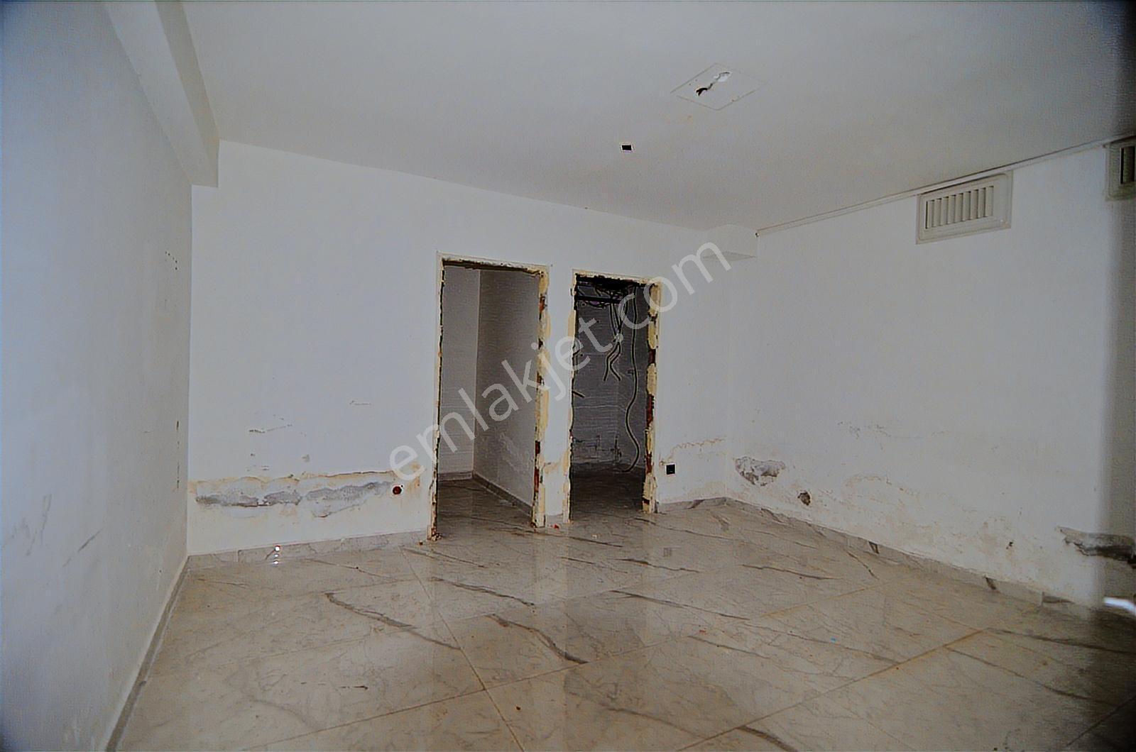 Alanya Atatürk Caddesinde 300m2 Kiralık Dükkan - Görsel 16