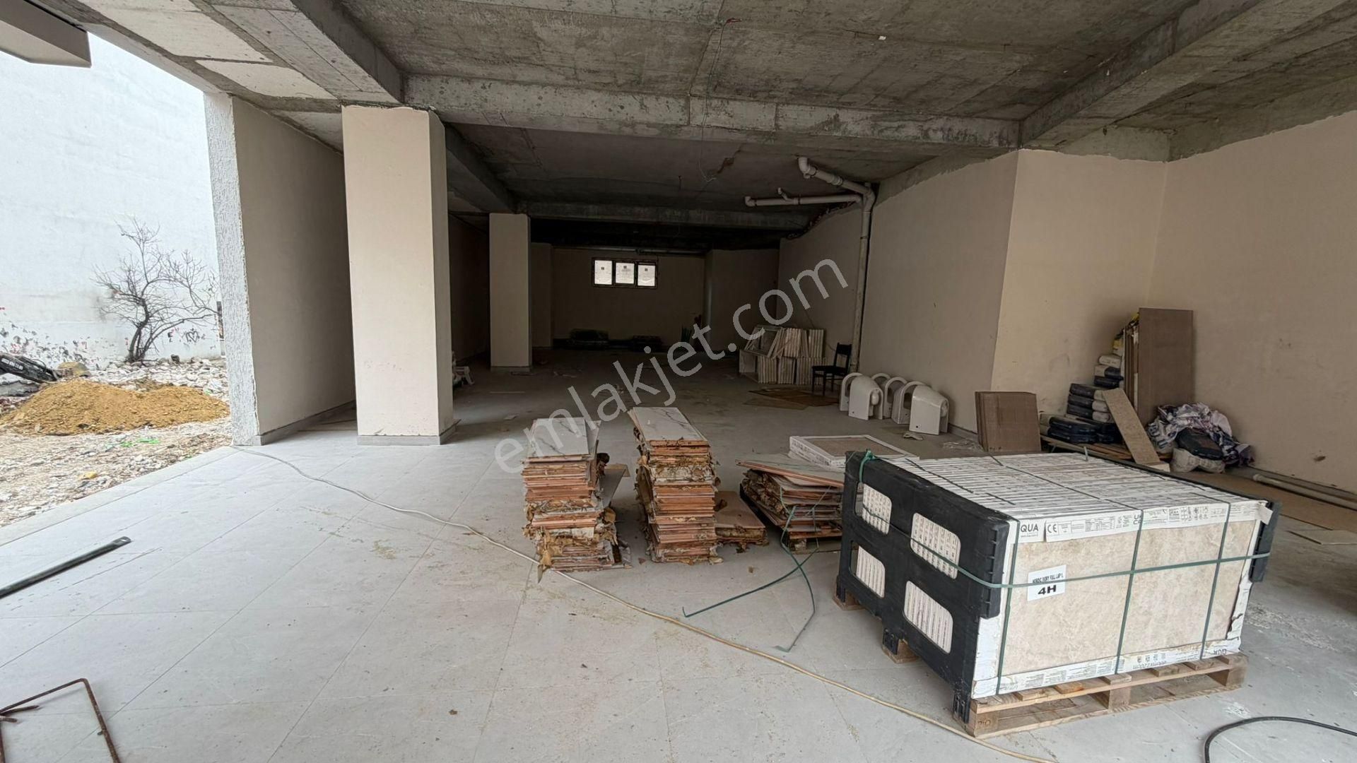 Müslüm Emlak'tan Avcılar Cumhuriyet Cad. Kiralık 156 M² Sıfır Dükkan - Görsel 4