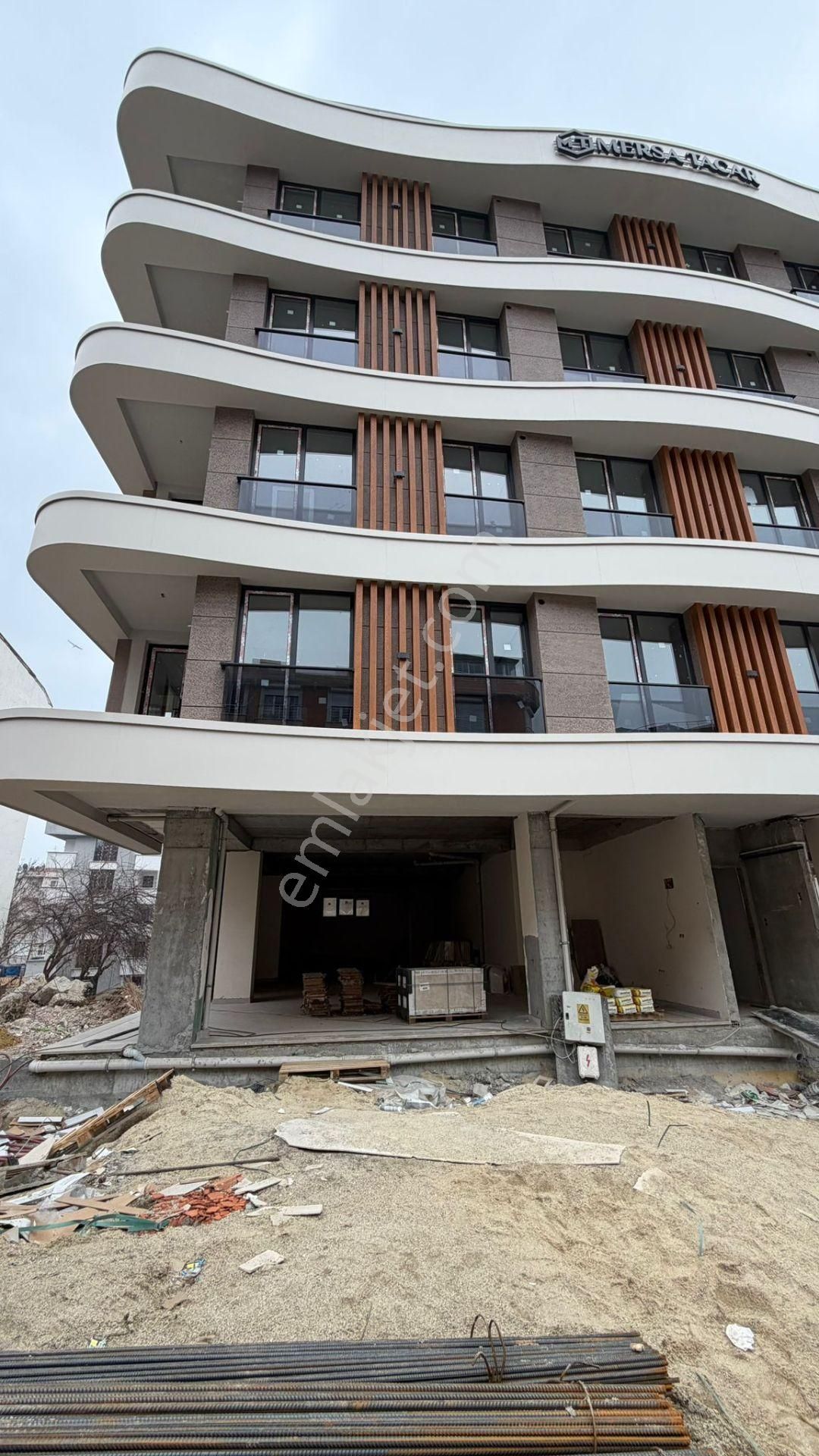 Müslüm Emlak'tan Avcılar Cumhuriyet Cad. Kiralık 156 M² Sıfır Dükkan