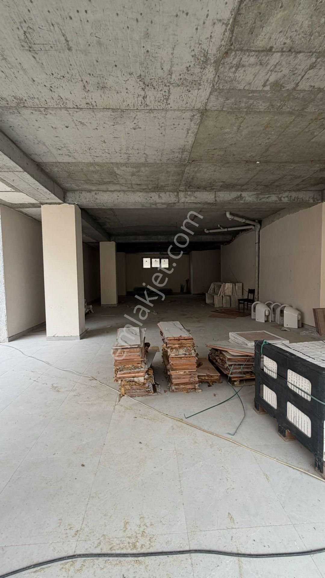 Müslüm Emlak'tan Avcılar Cumhuriyet Cad. Kiralık 156 M² Sıfır Dükkan - Görsel 3