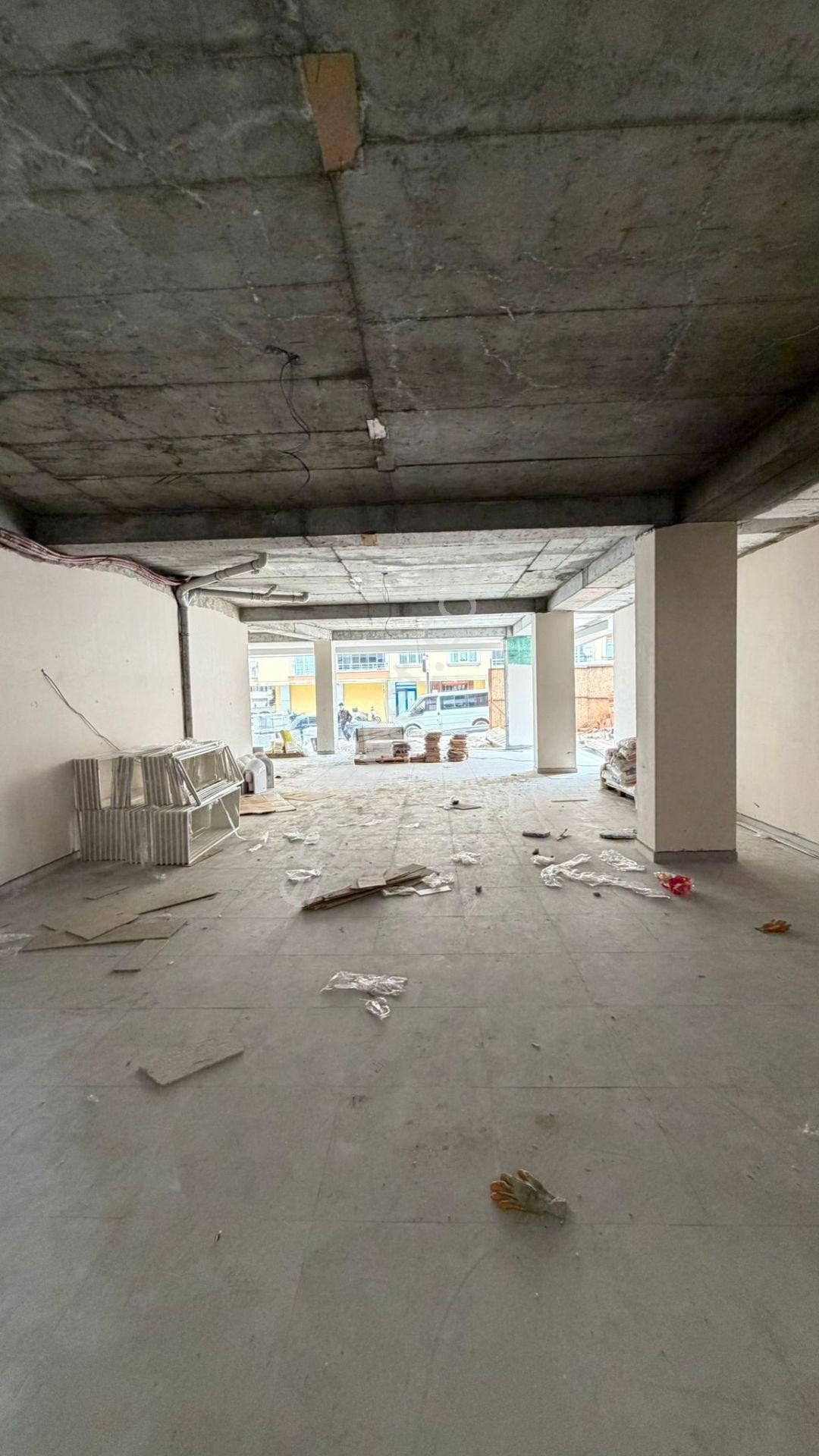 Müslüm Emlak'tan Avcılar Cumhuriyet Cad. Kiralık 156 M² Sıfır Dükkan - Görsel 2