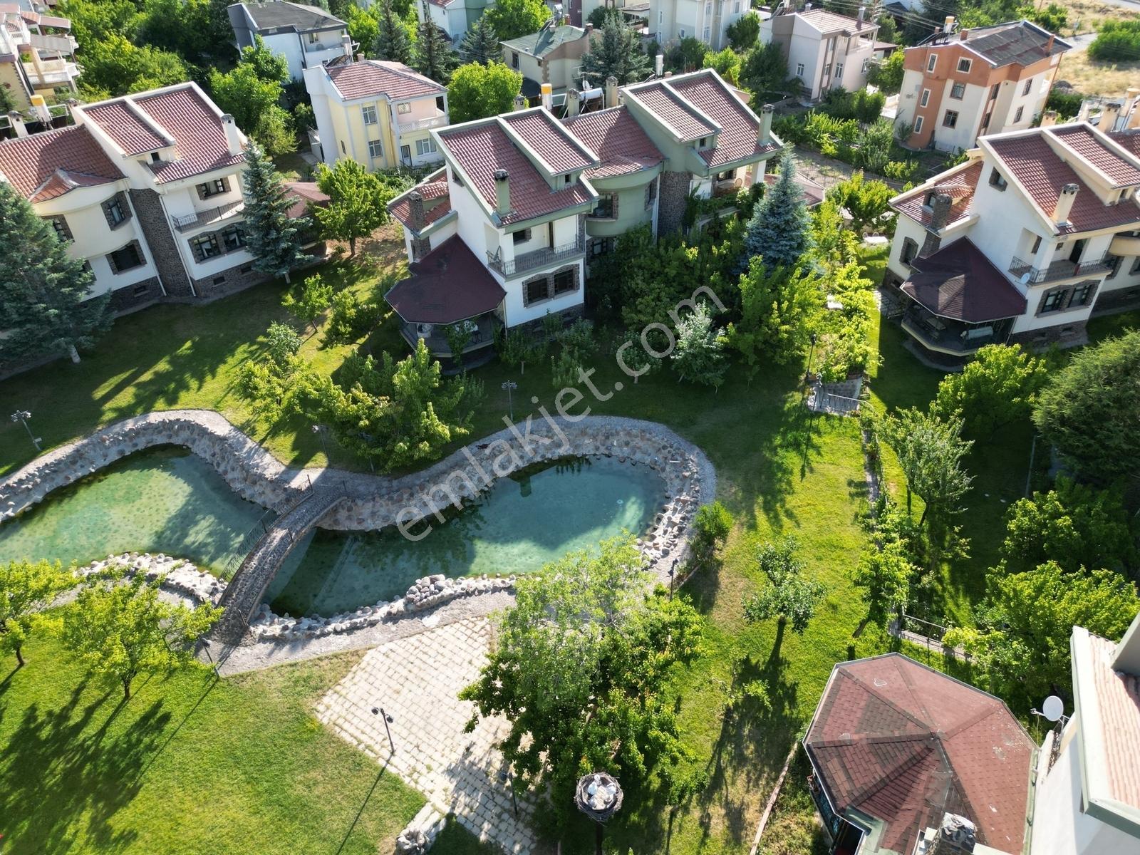 Erenköy Çankaya Villaları 3 Katlı 6+1 - Görsel 22