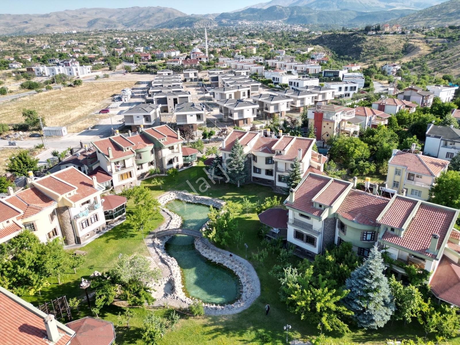 Erenköy Çankaya Villaları 3 Katlı 6+1 - Görsel 36