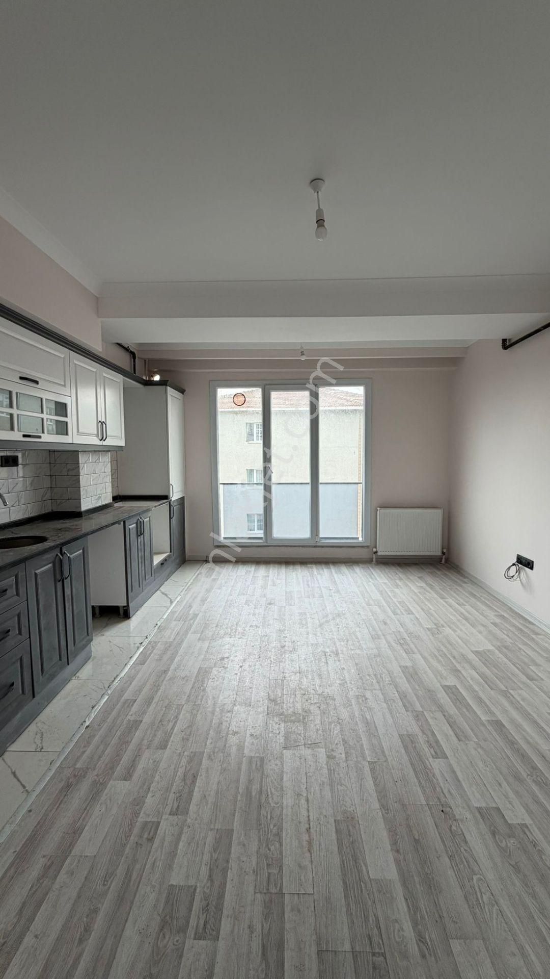 Müslüm Emlaktan Avcılar Ambarlıda Kiralık Sıfır 1+1daire