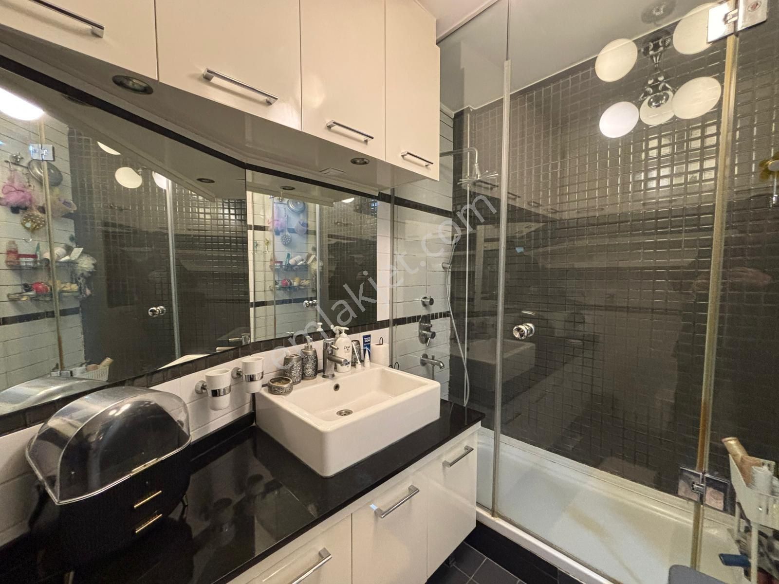 Alsancak Gündoğdu Meydanı Yakını Lüks Eşyalı 3+1 Kiralık Daire - Görsel 15