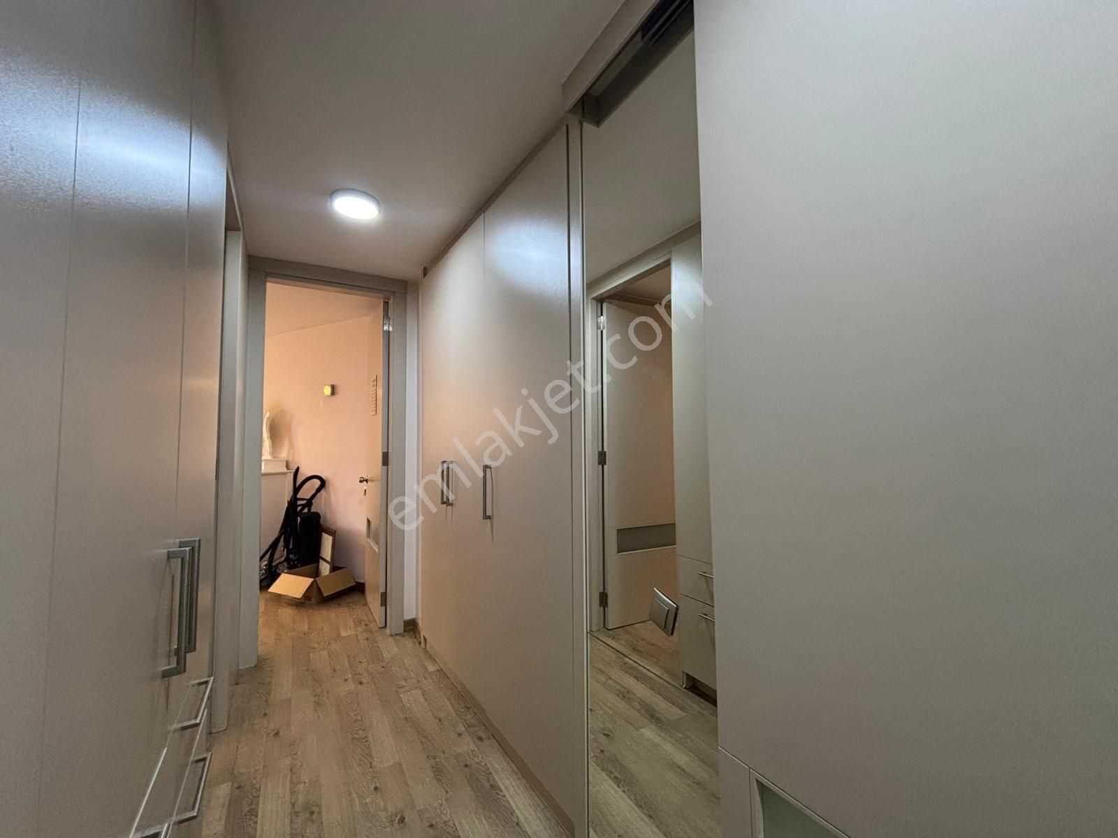 Alsancak Gündoğdu Meydanı Yakını Lüks Eşyalı 3+1 Kiralık Daire - Görsel 17