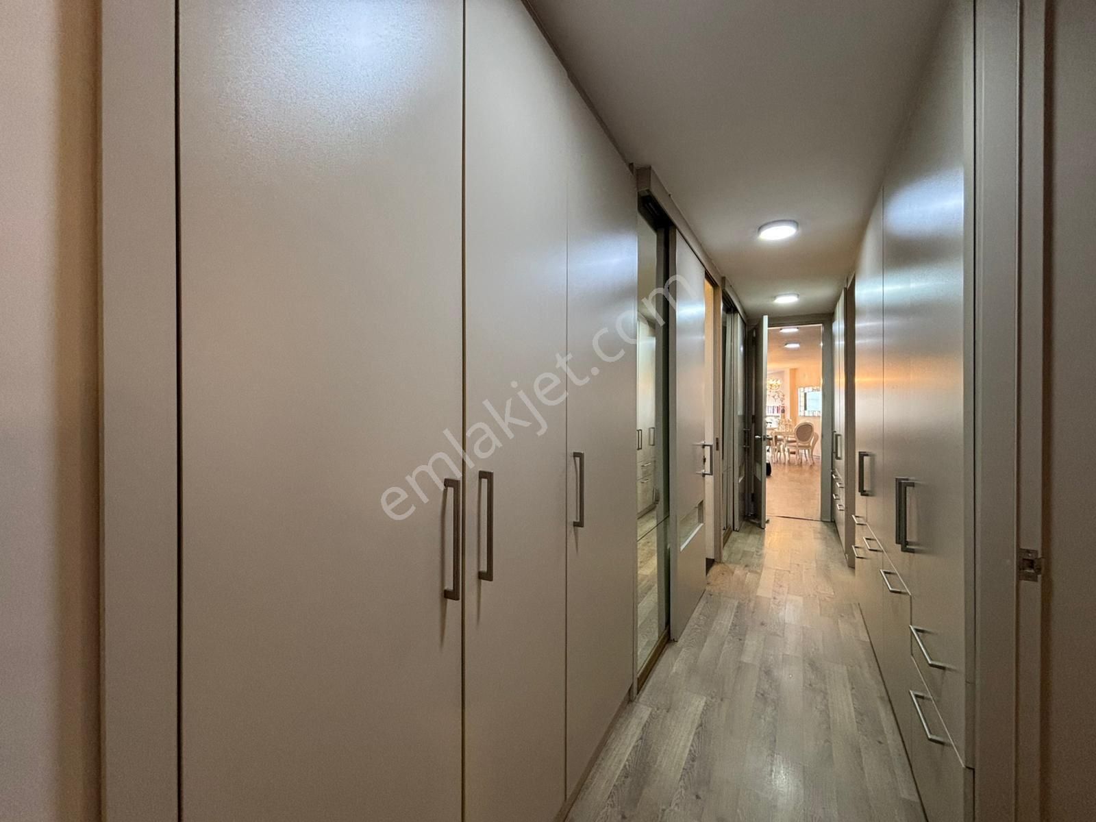 Alsancak Gündoğdu Meydanı Yakını Lüks Eşyalı 3+1 Kiralık Daire - Görsel 24